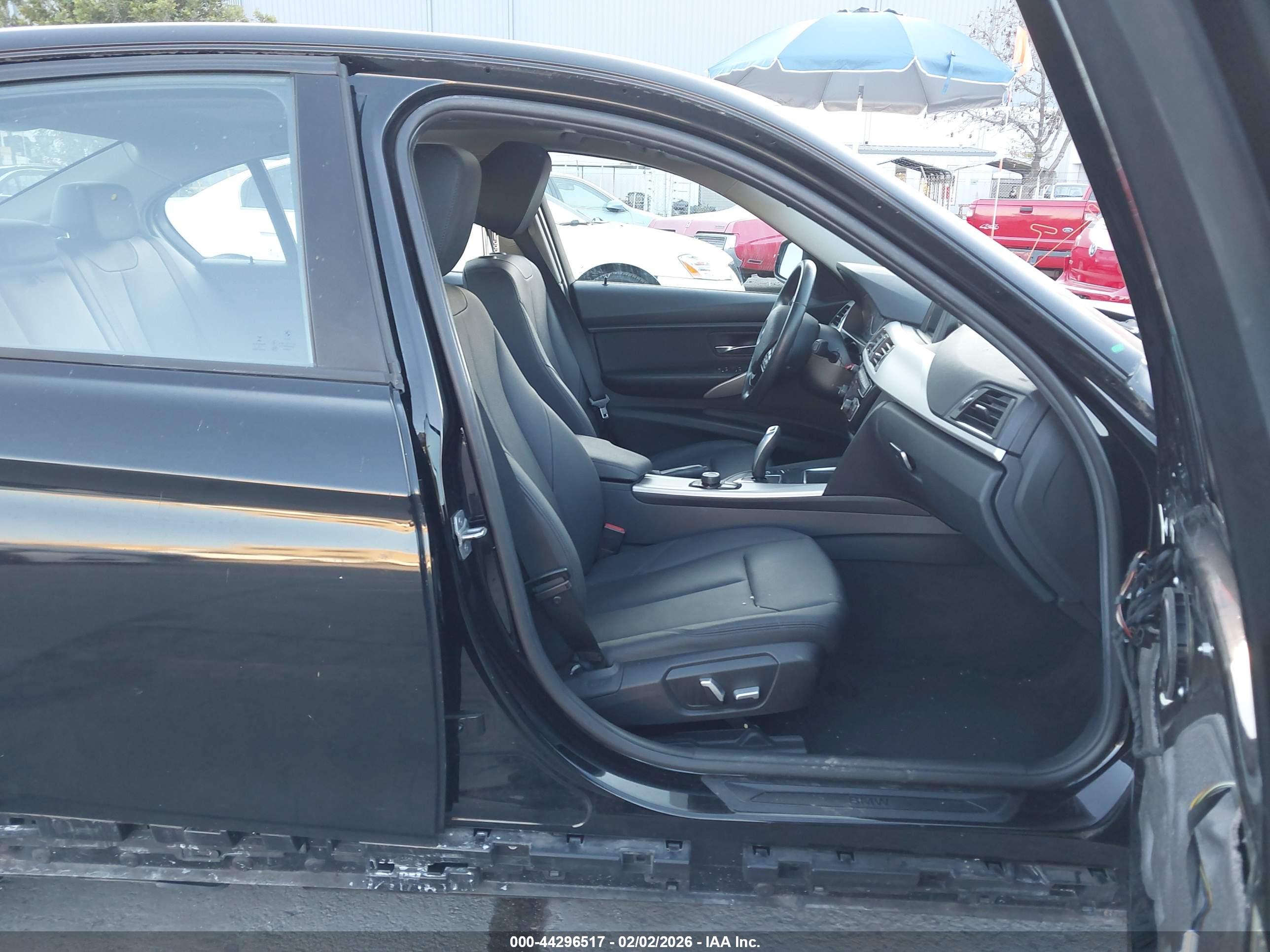 BMW 320I image 5