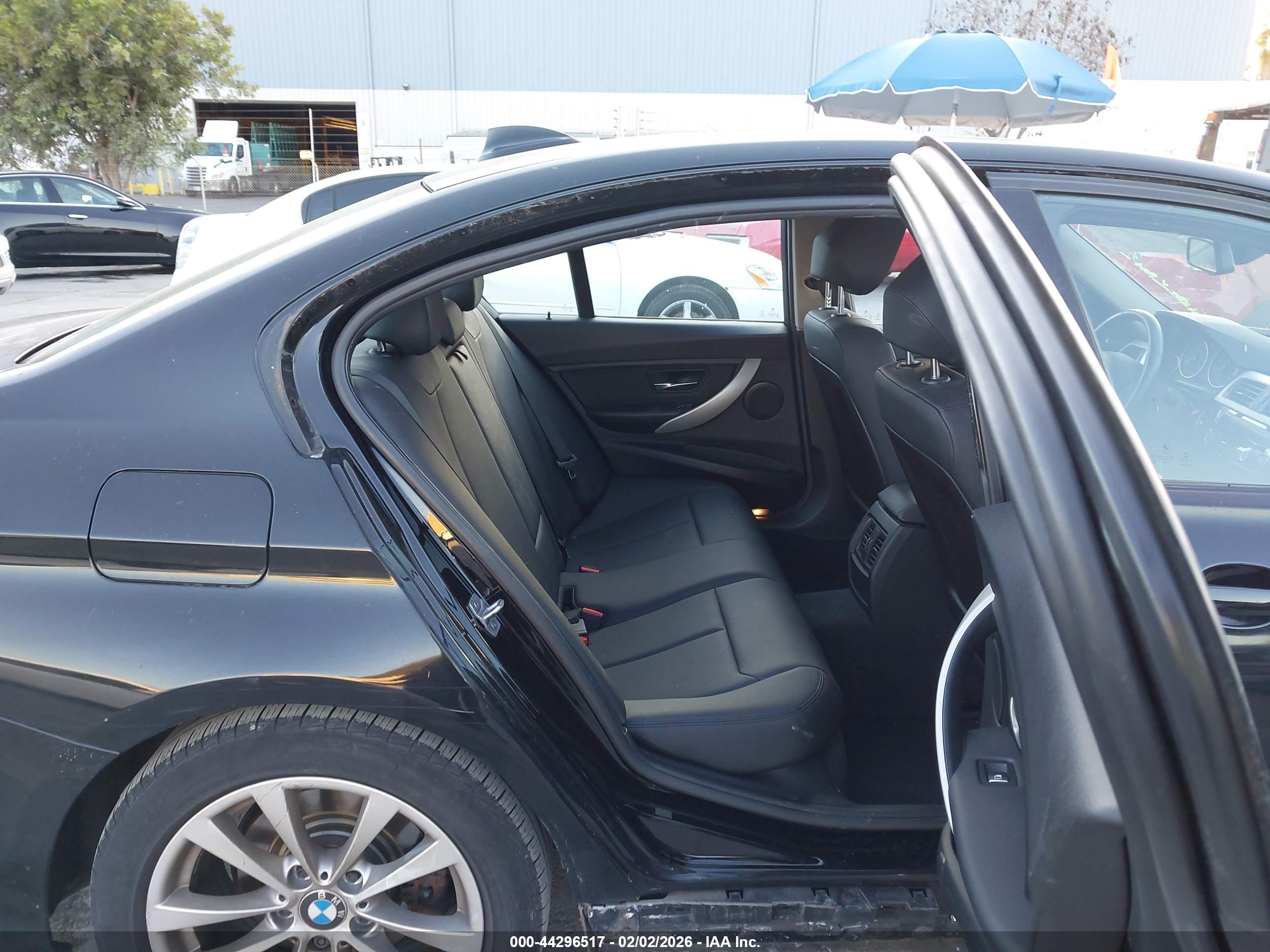 BMW 320I image 8
