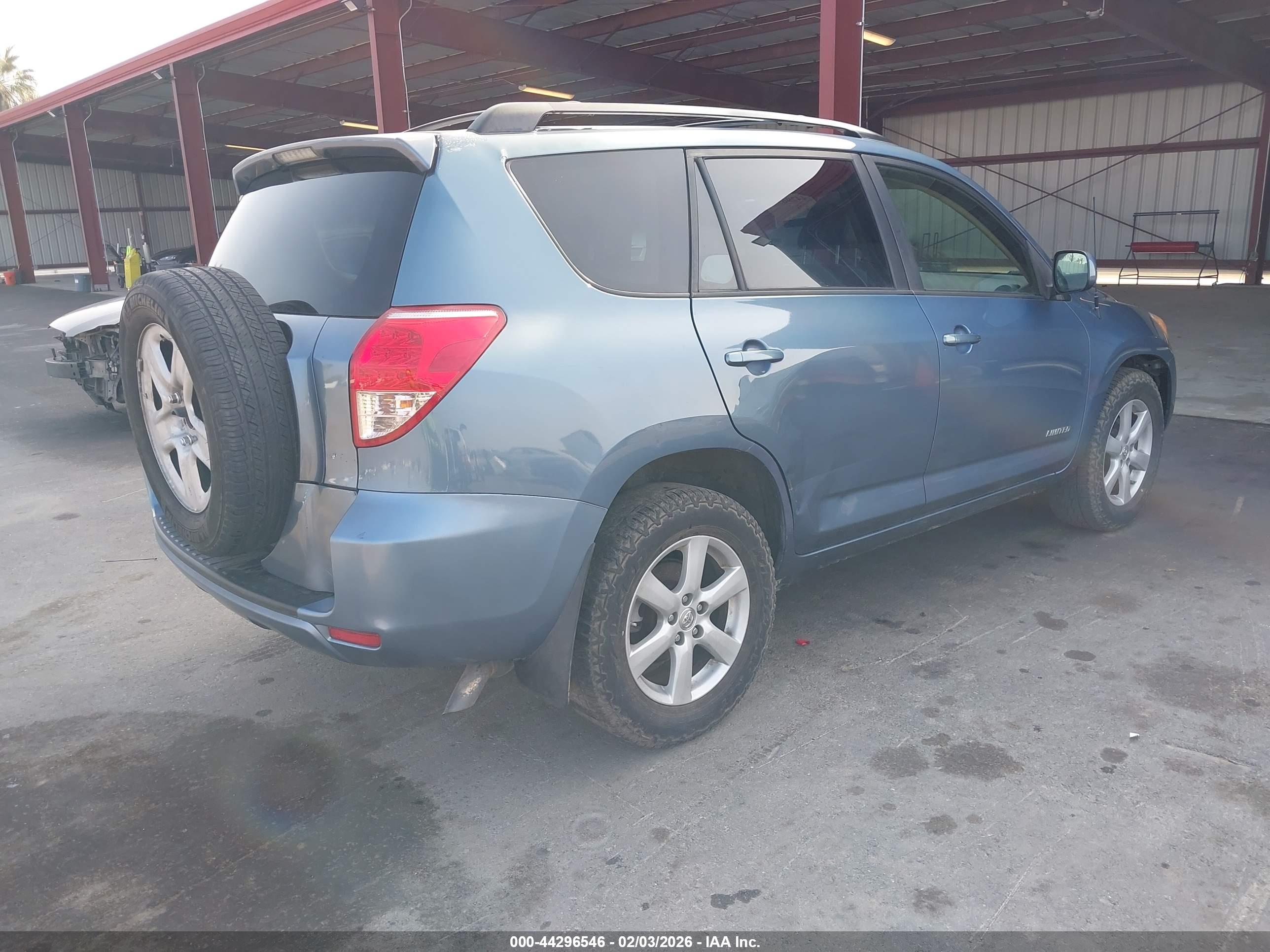 TOYOTA RAV4 image 4