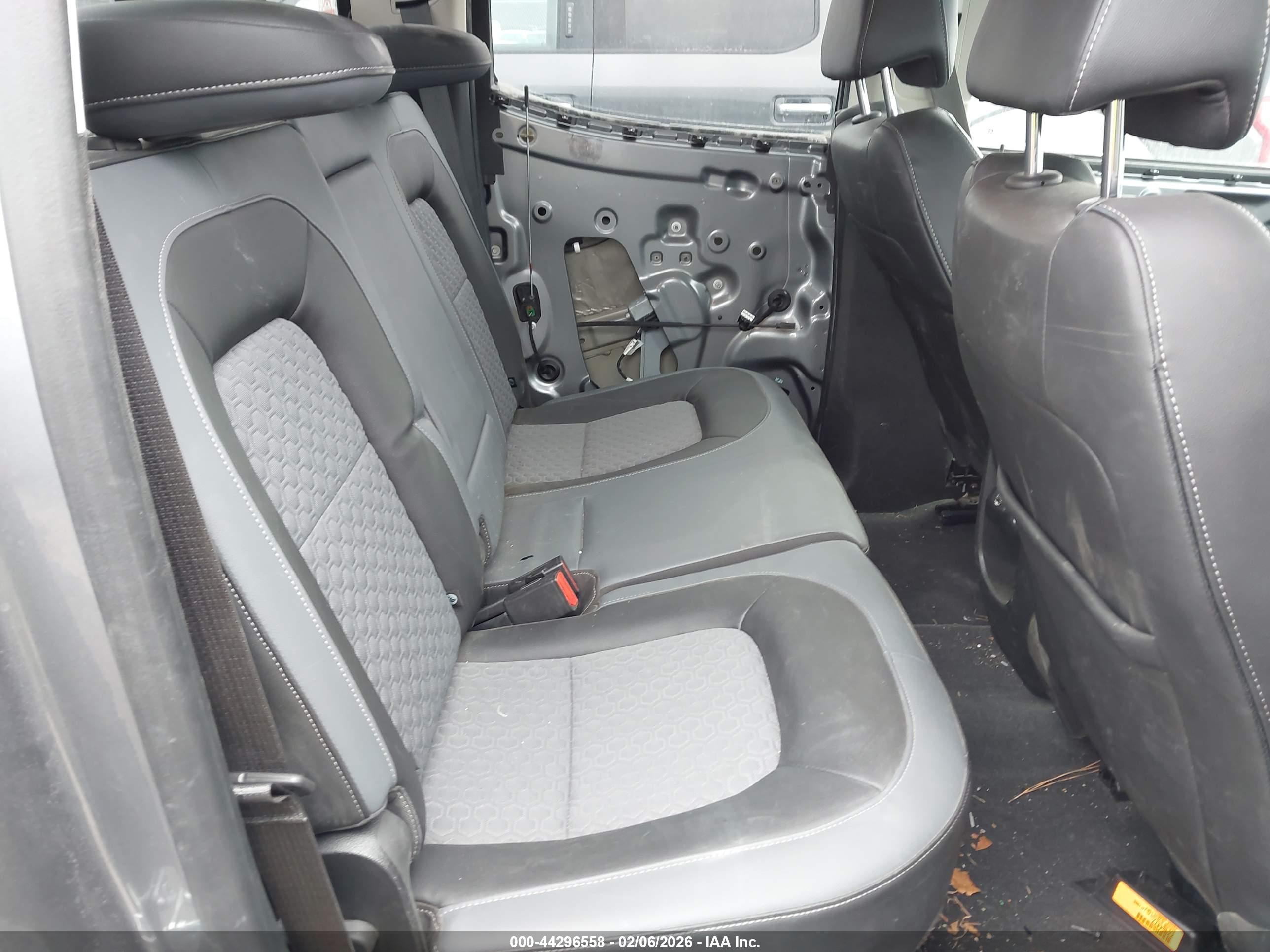 CHEVROLET COLORADO image 8