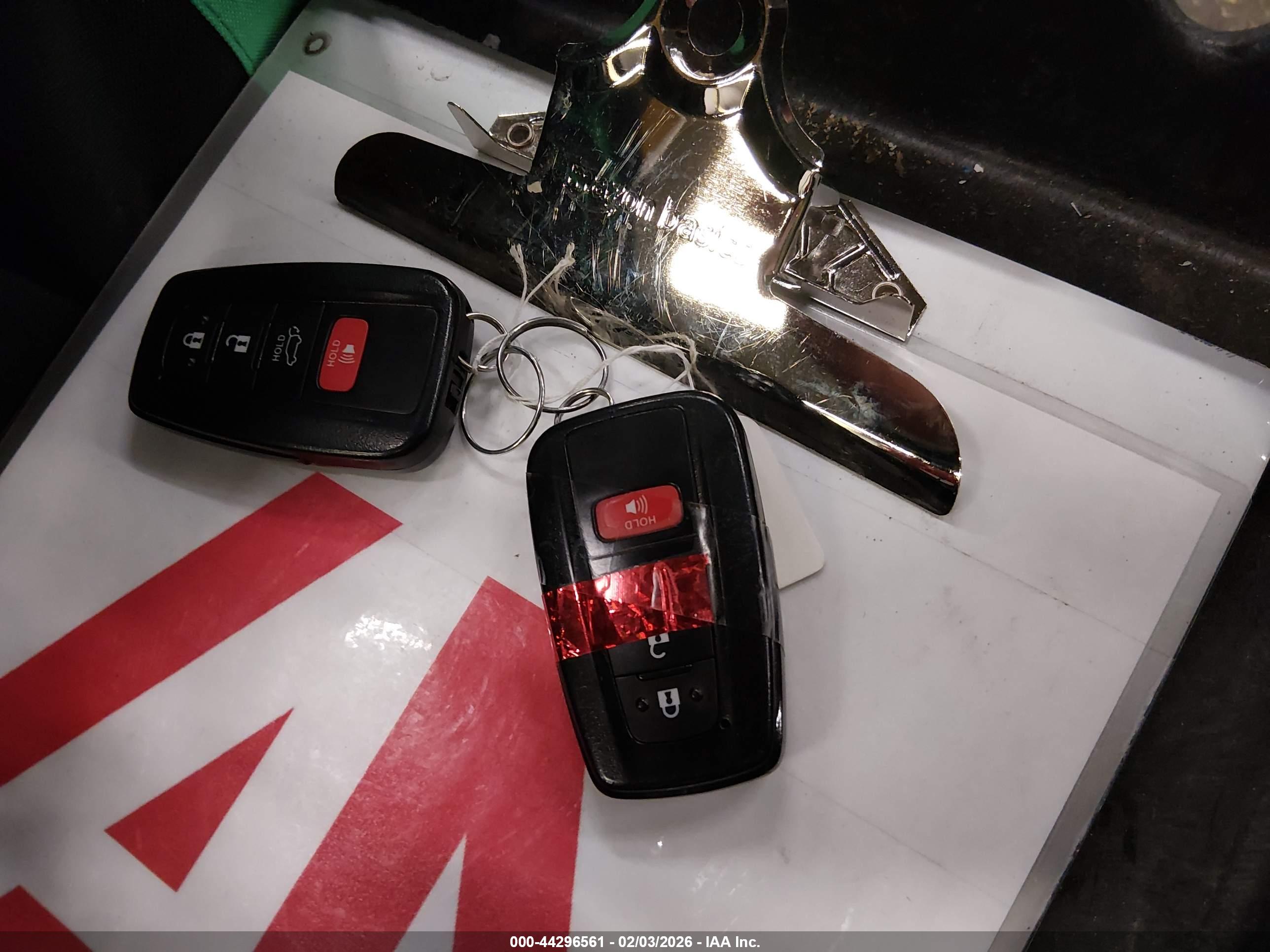 TOYOTA RAV4 image 11