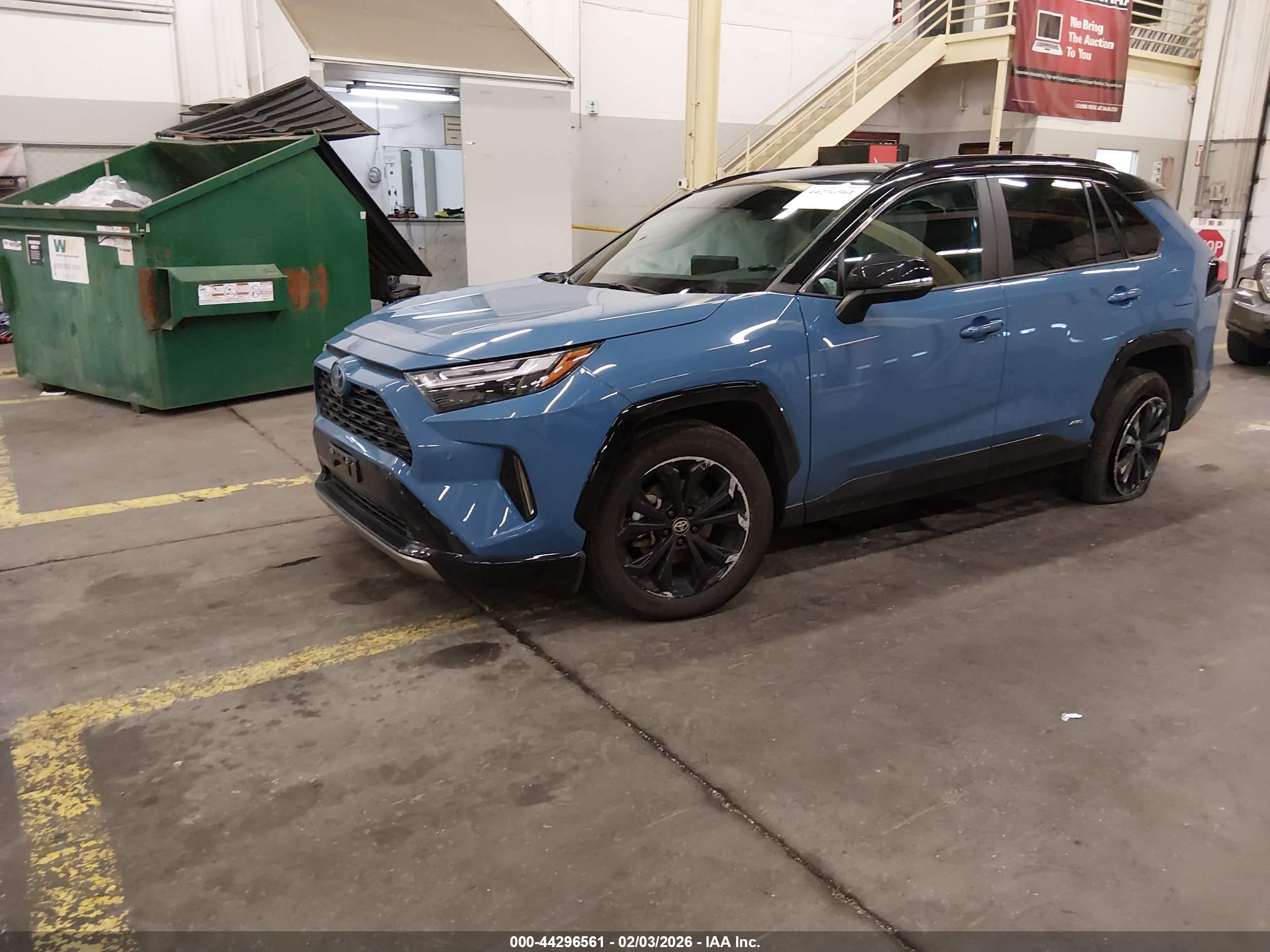 TOYOTA RAV4 image 2
