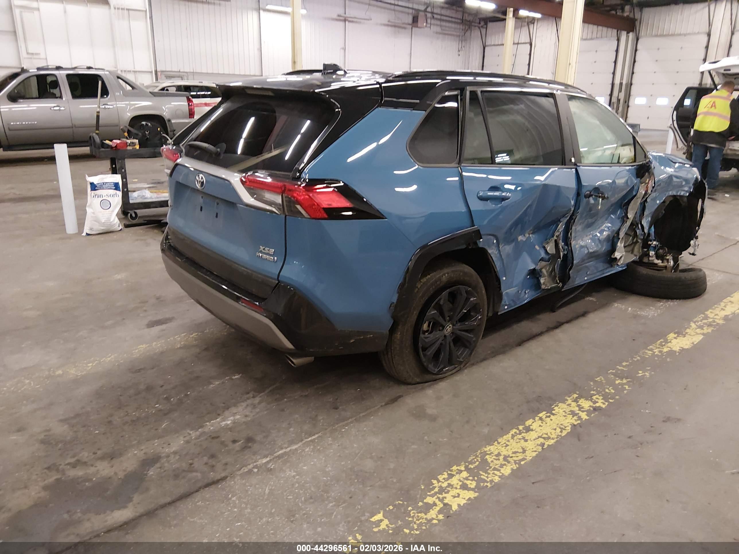TOYOTA RAV4 image 4