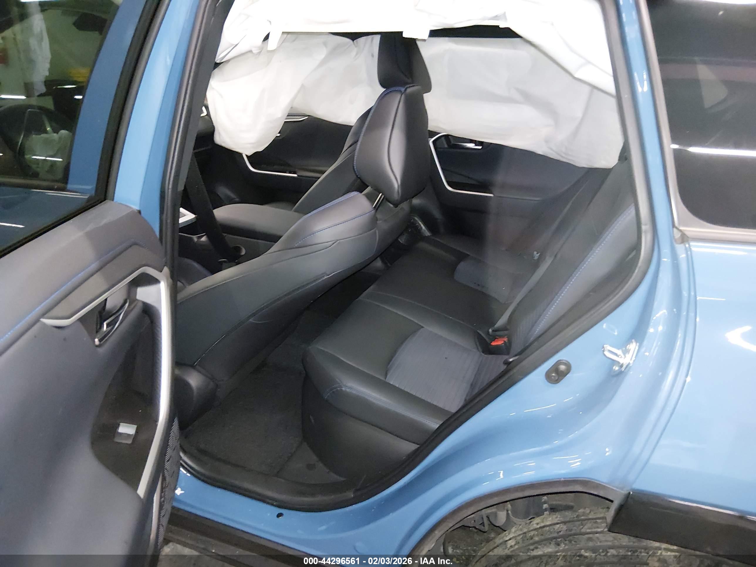 TOYOTA RAV4 image 8