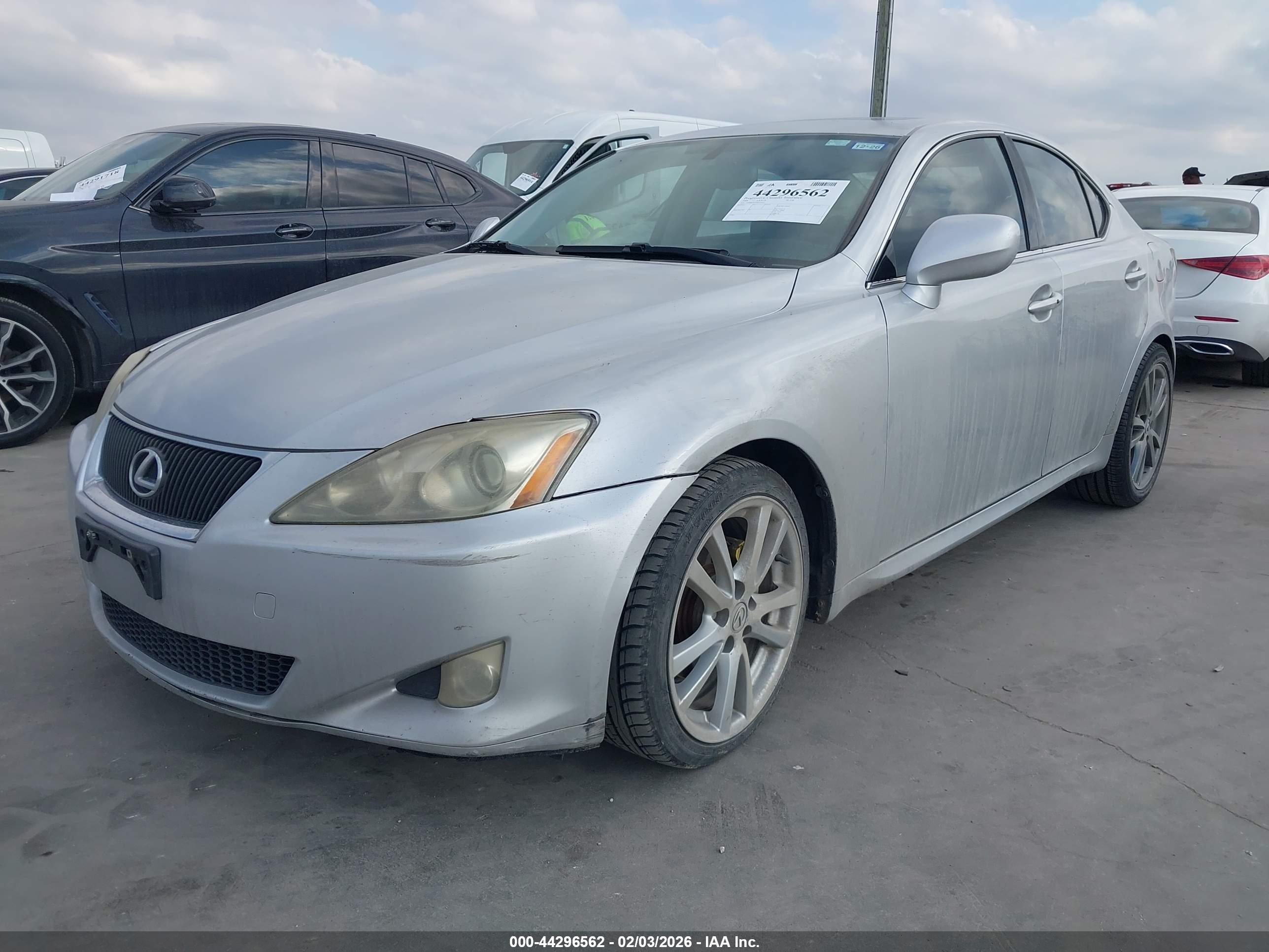LEXUS IS image 2