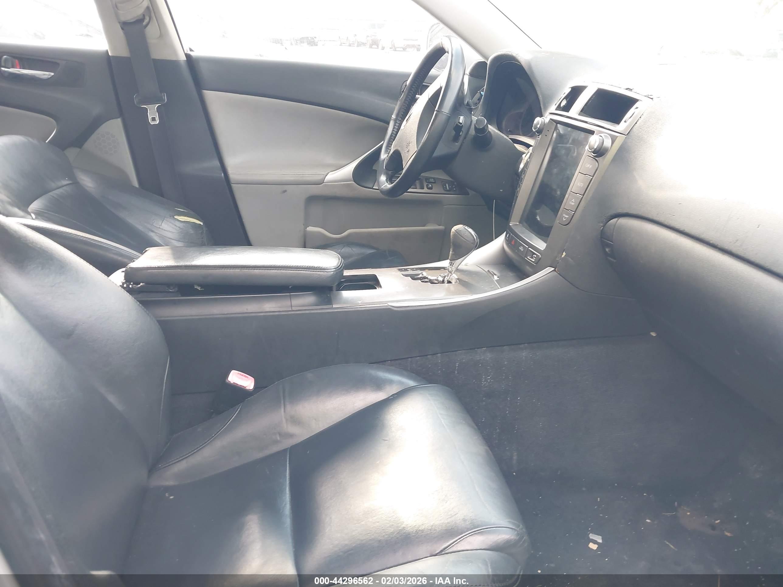LEXUS IS image 5