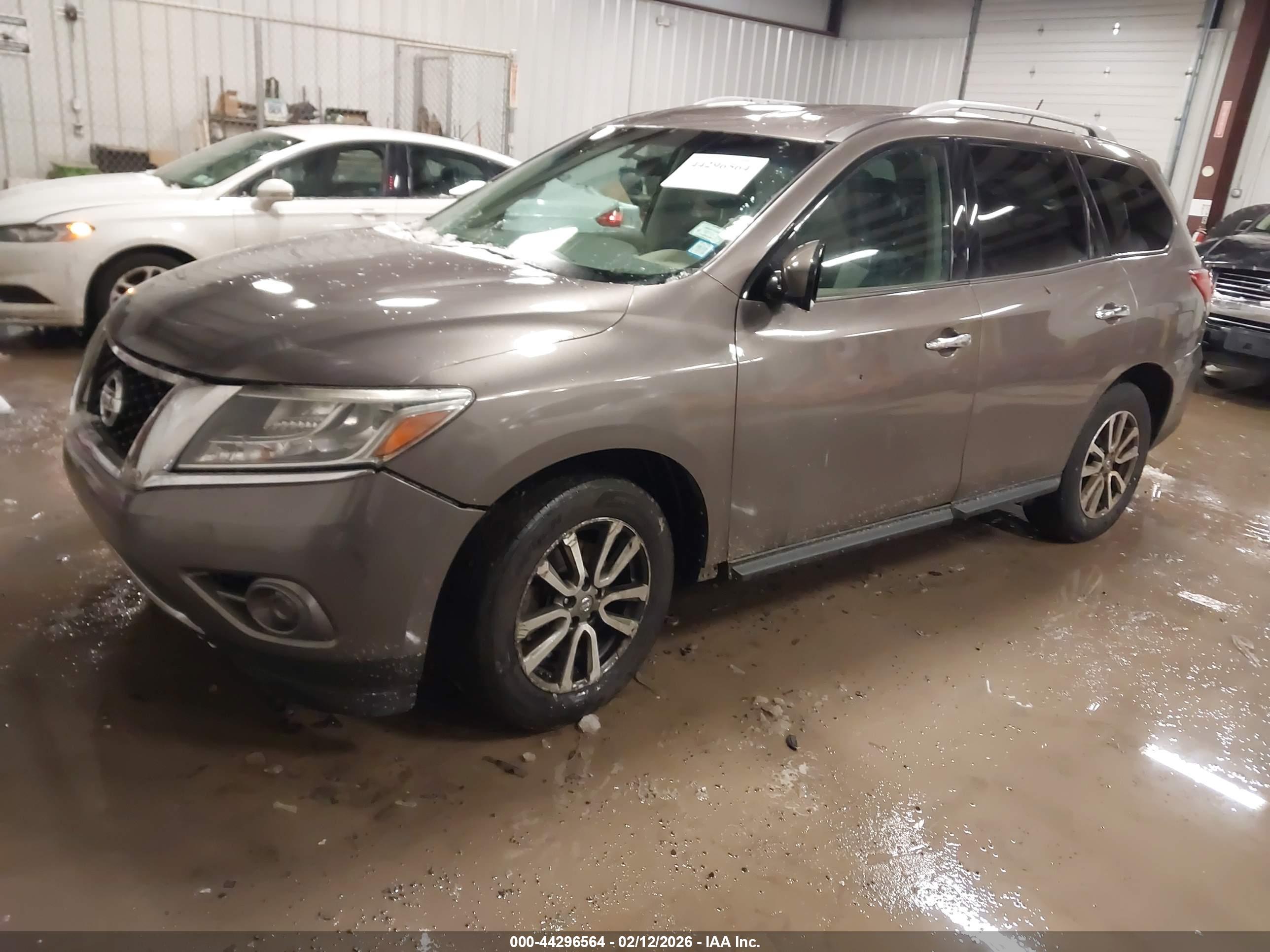 NISSAN PATHFINDER image 2