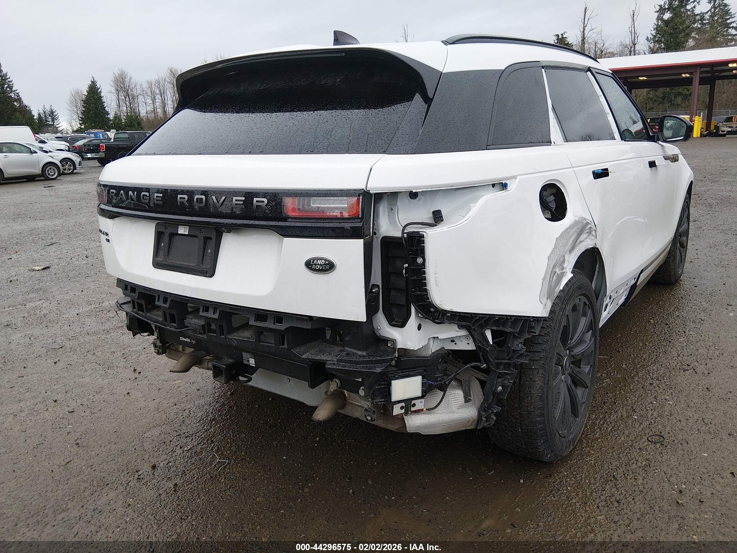 LAND ROVER image 6