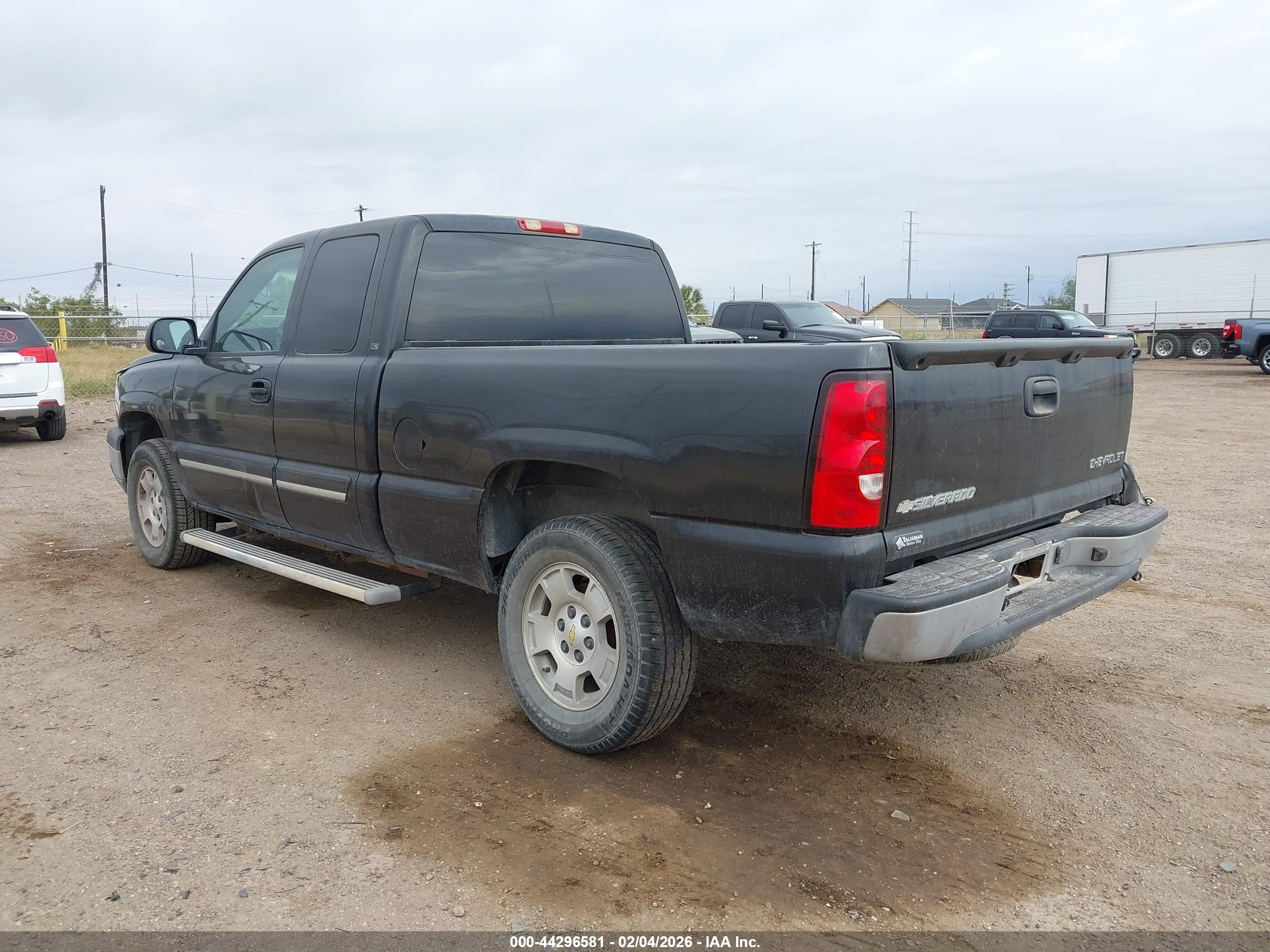 CHEVROLET SILVERADO image 3
