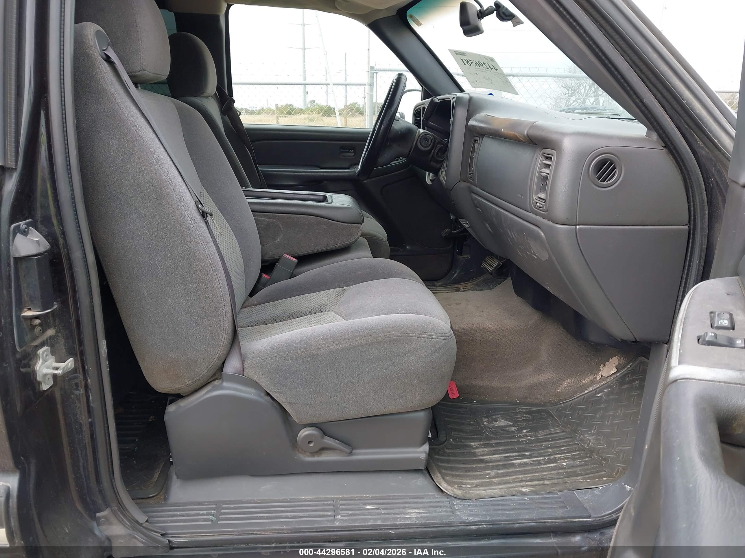 CHEVROLET SILVERADO image 5