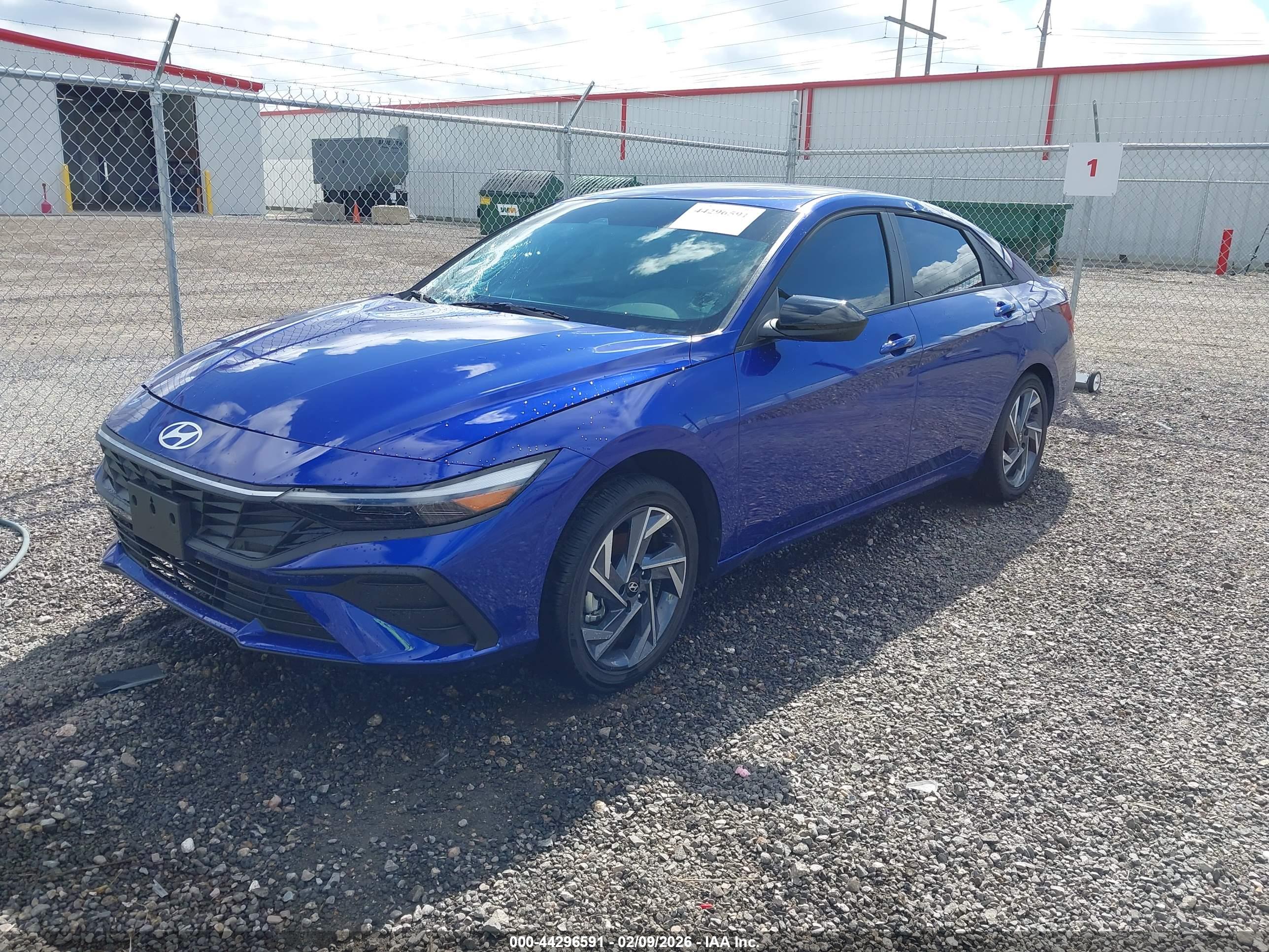 HYUNDAI ELANTRA image 2