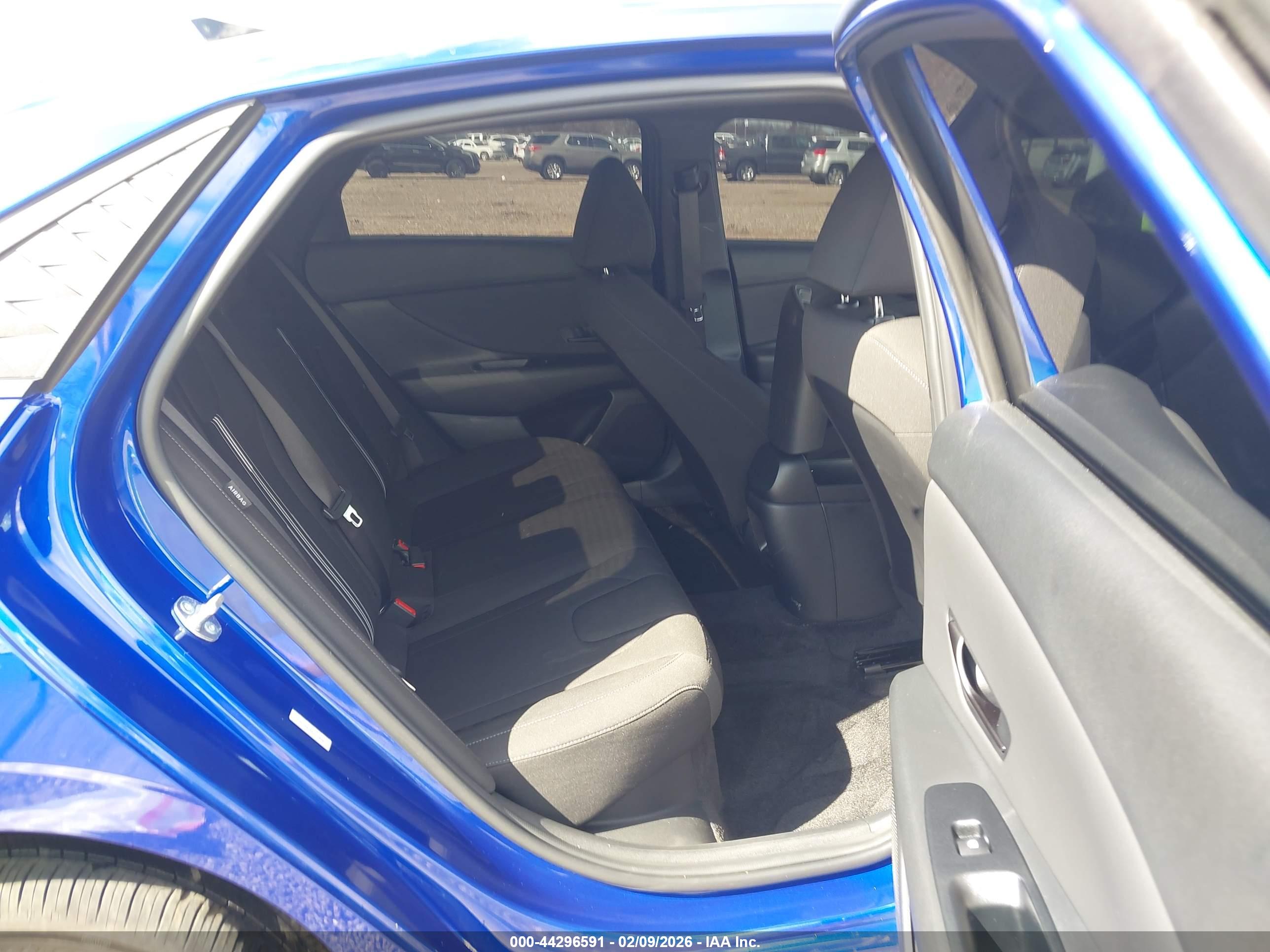 HYUNDAI ELANTRA image 8