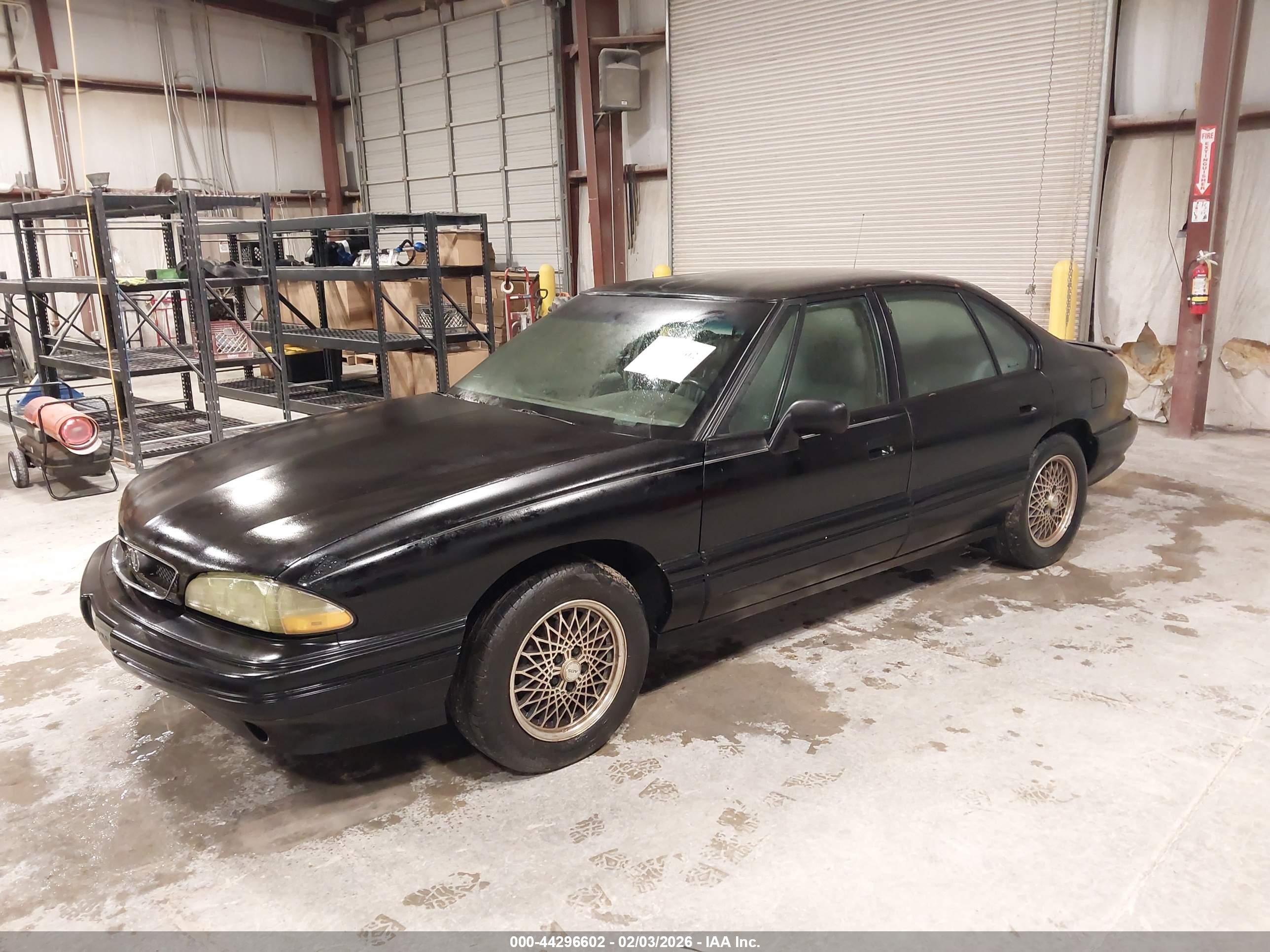 PONTIAC BONNEVILLE image 2