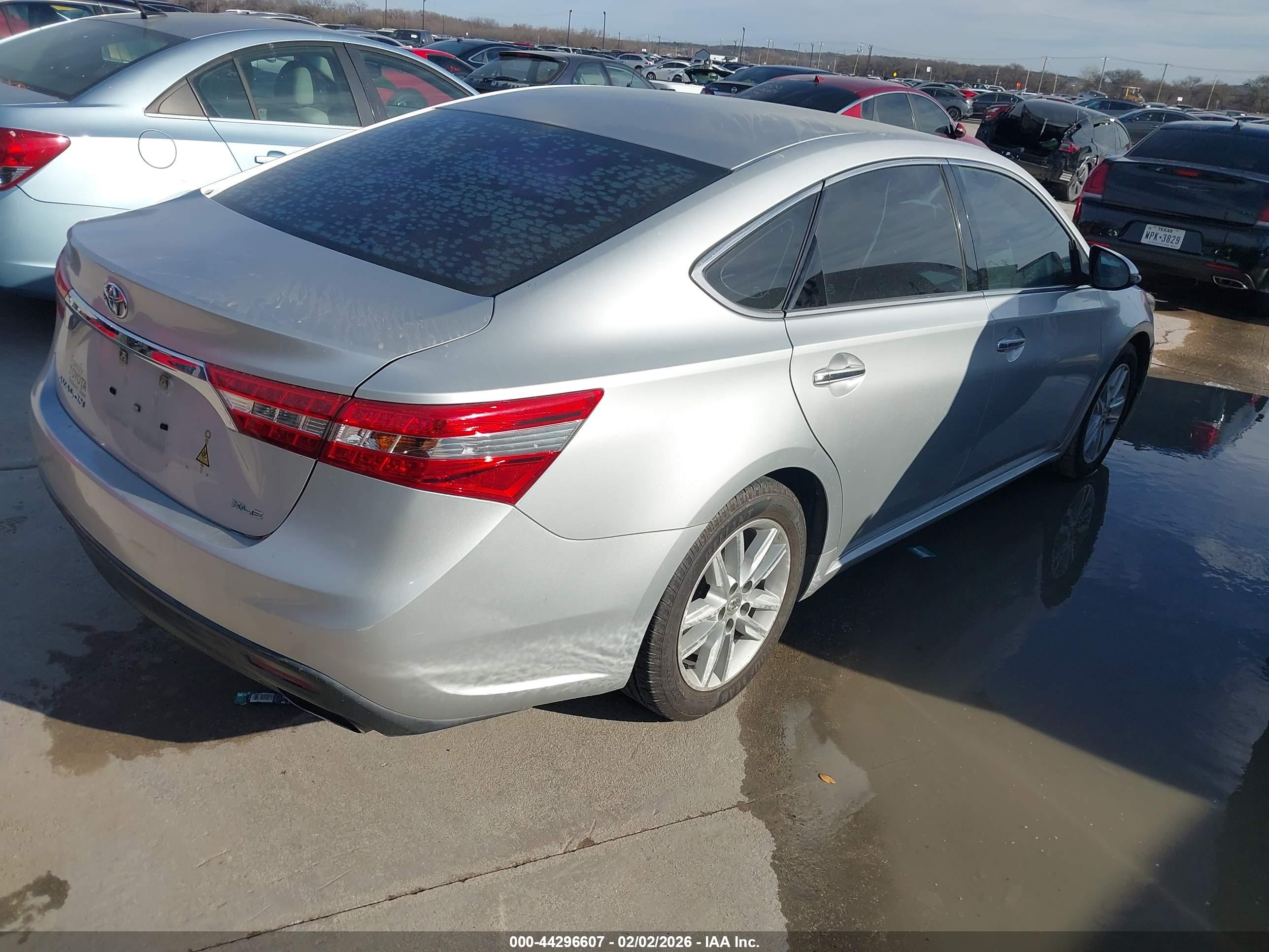 TOYOTA AVALON image 4