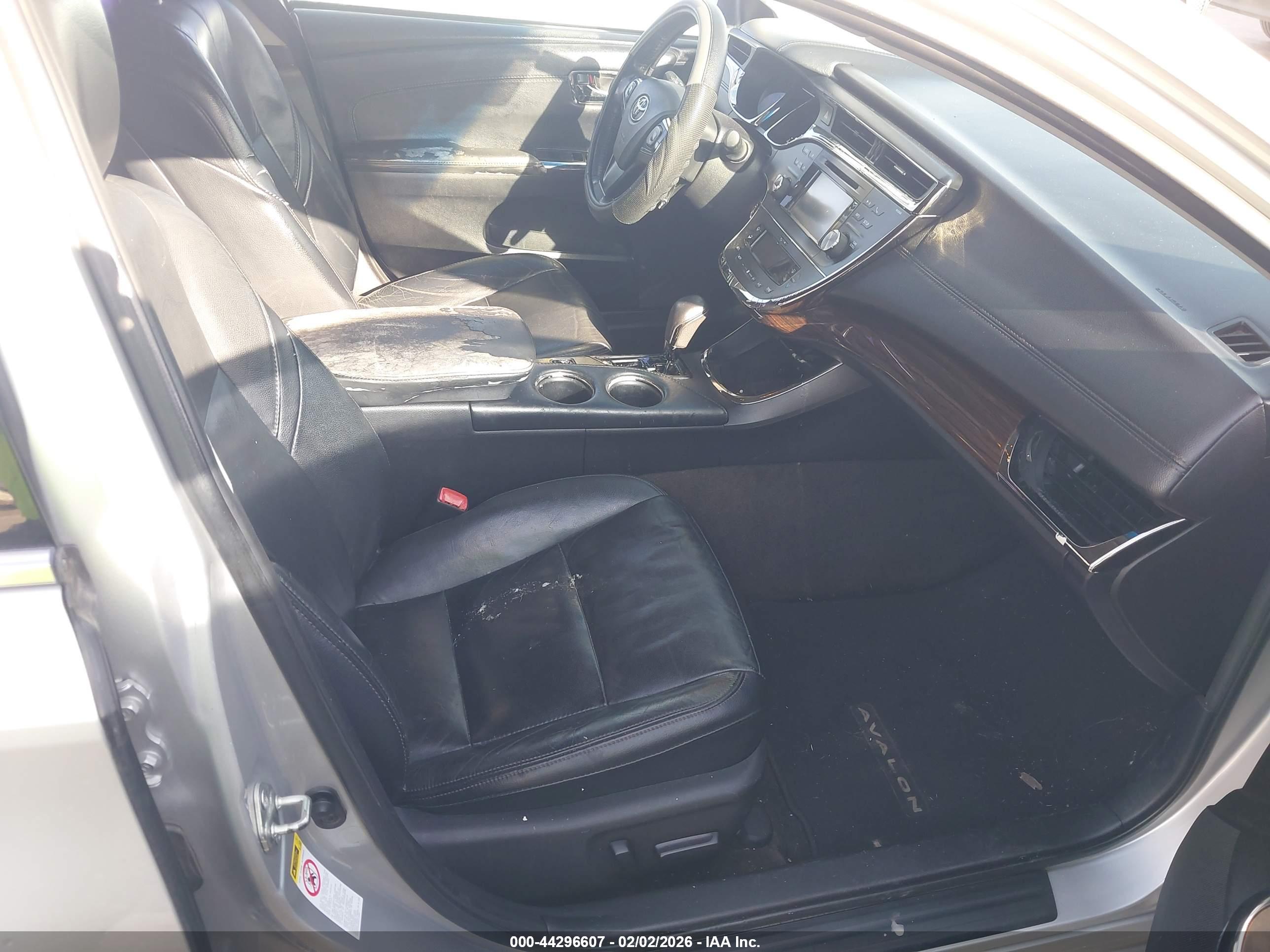 TOYOTA AVALON image 5