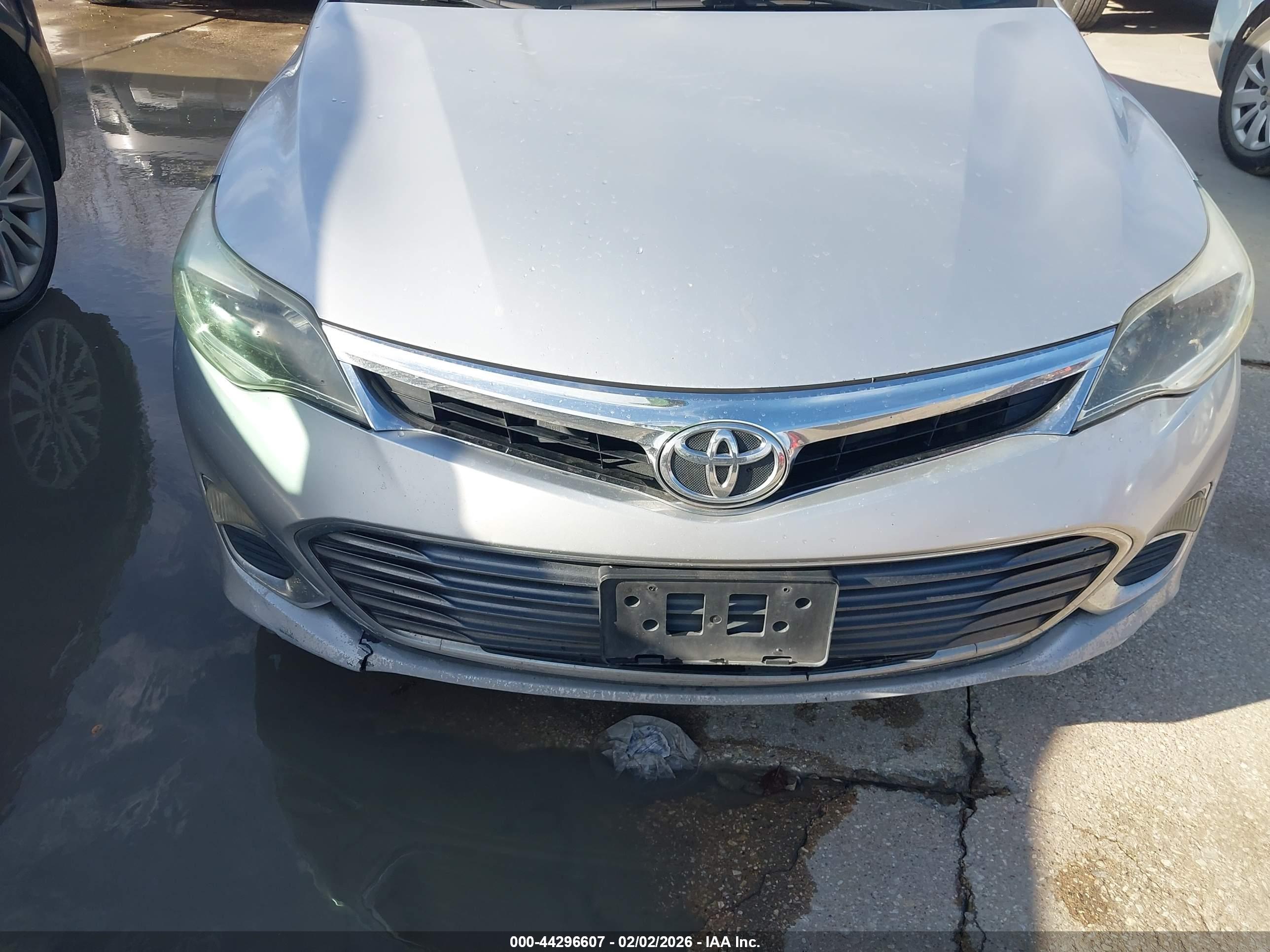 TOYOTA AVALON image 6