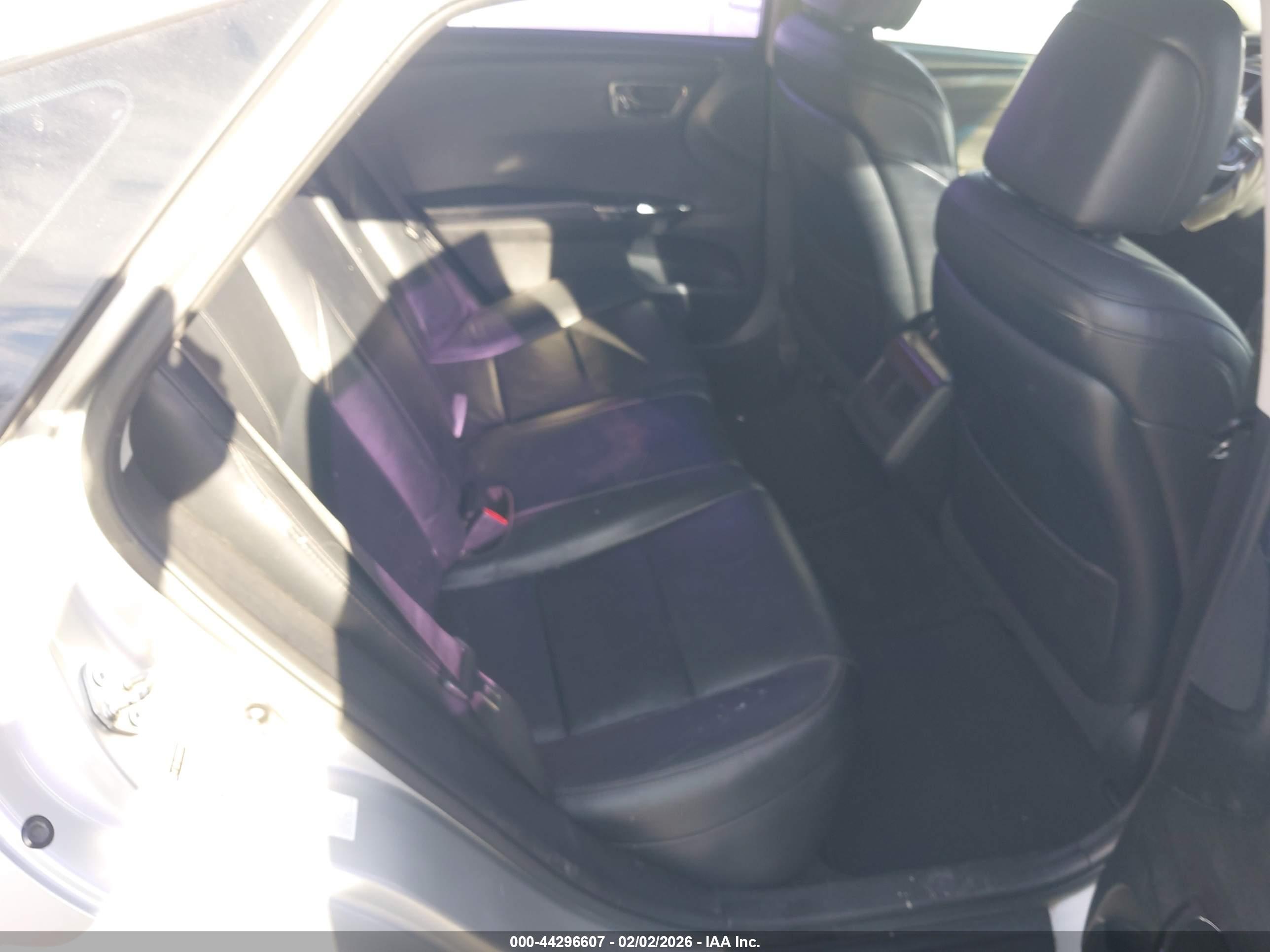 TOYOTA AVALON image 8
