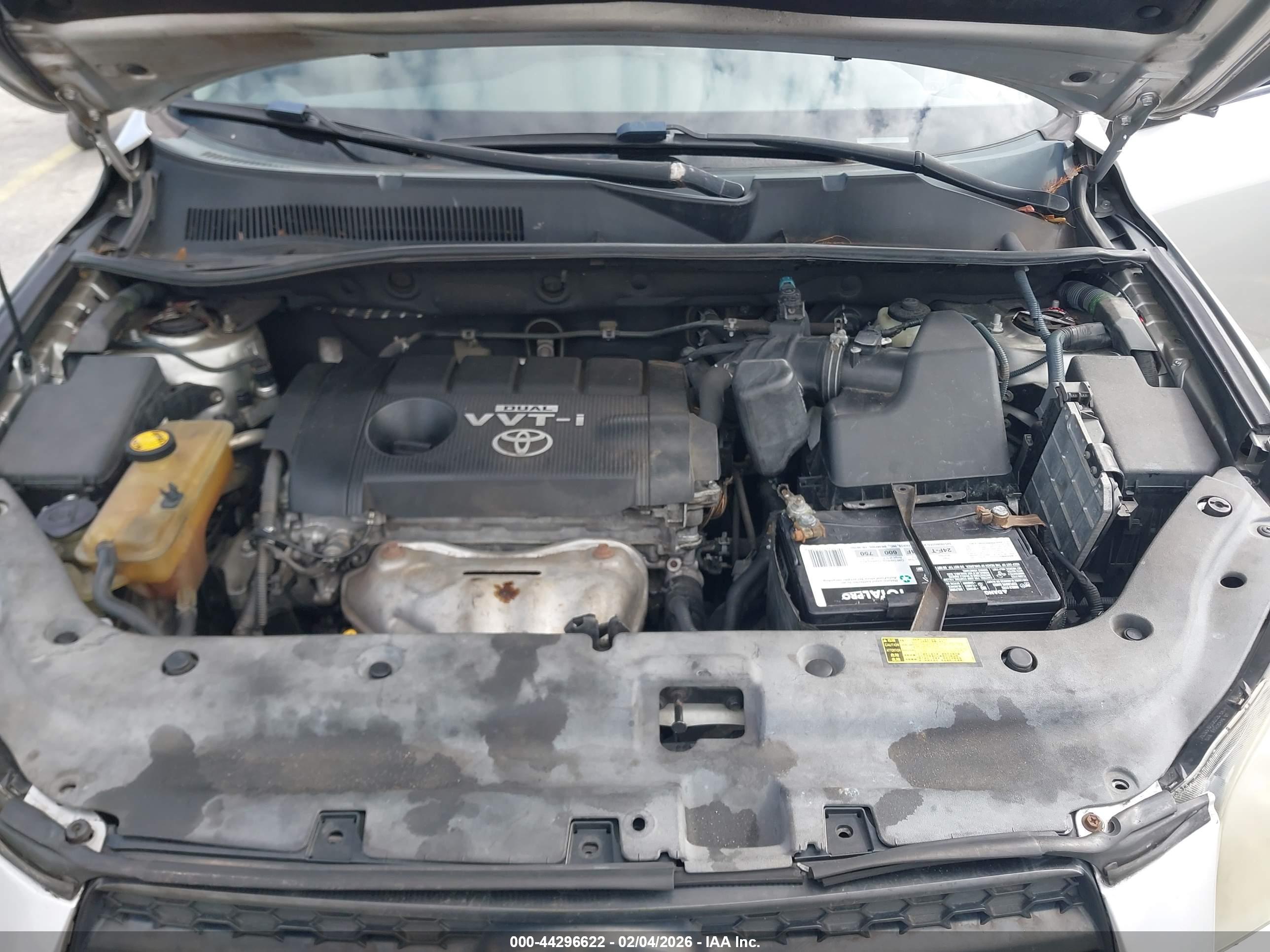 TOYOTA RAV4 image 10