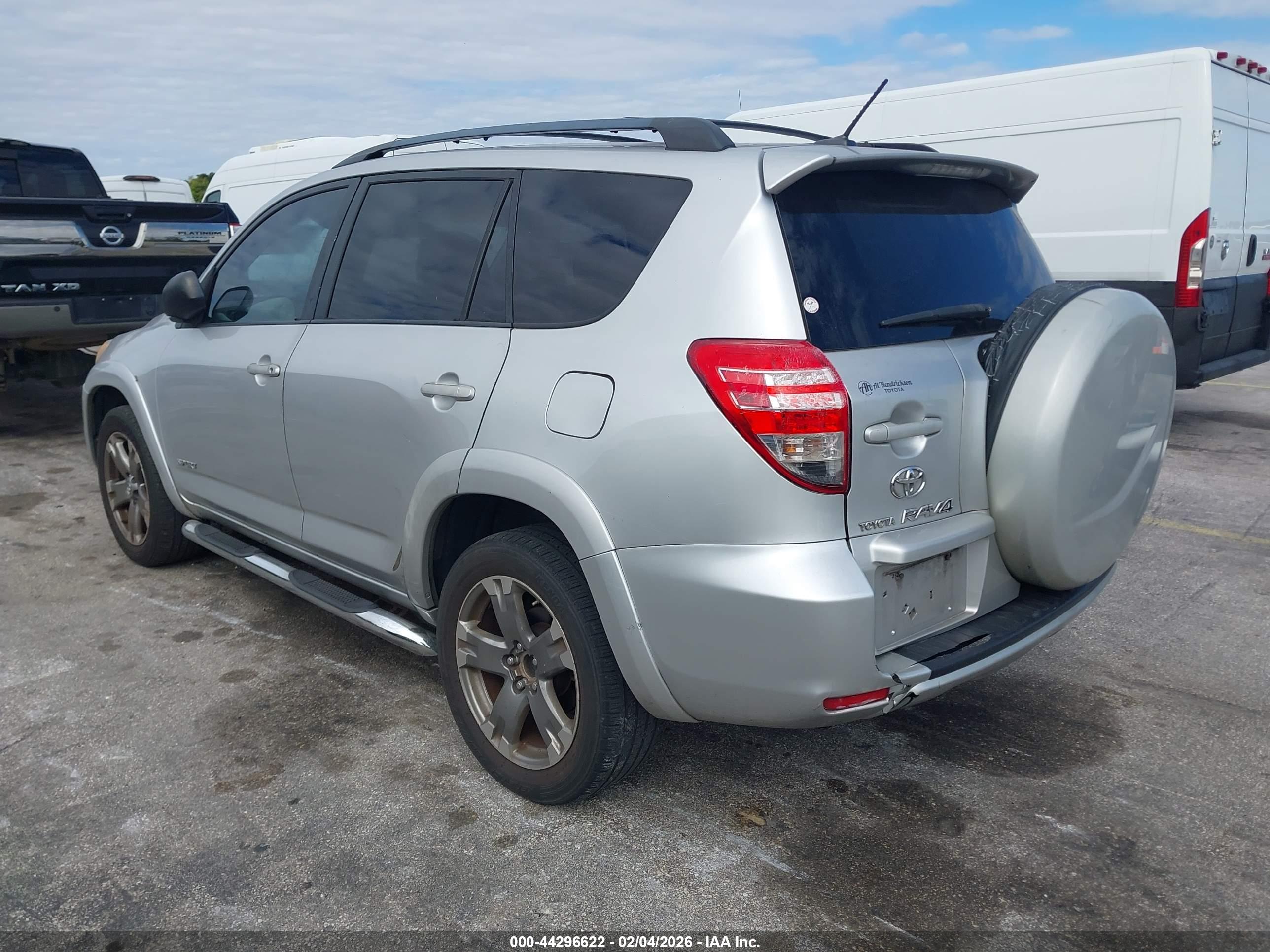 TOYOTA RAV4 image 3