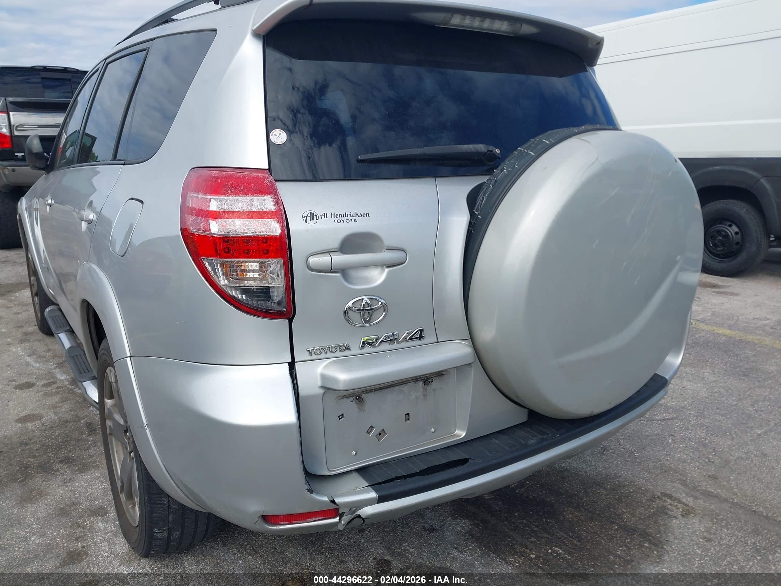 TOYOTA RAV4 image 6