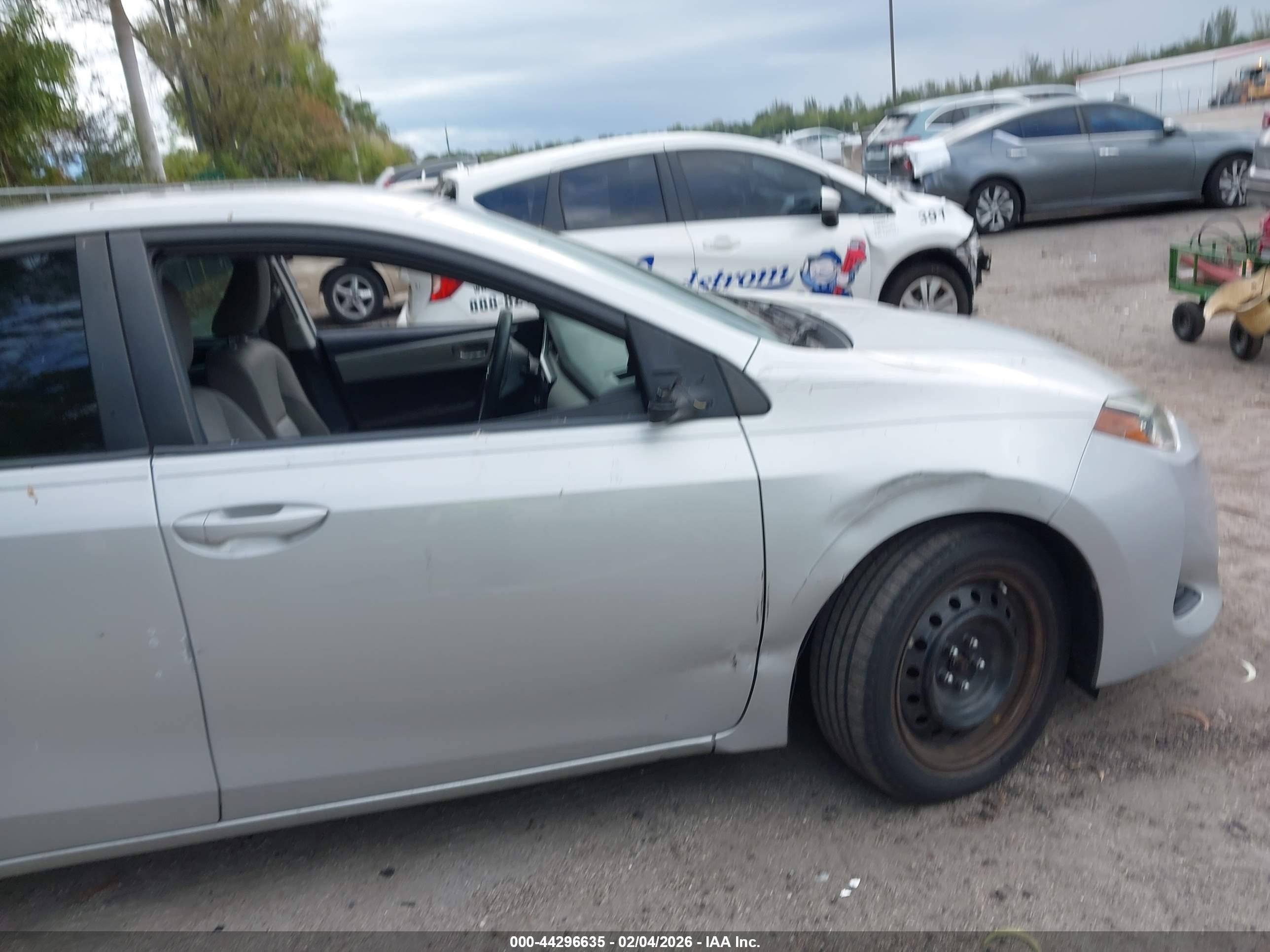 TOYOTA COROLLA image 6