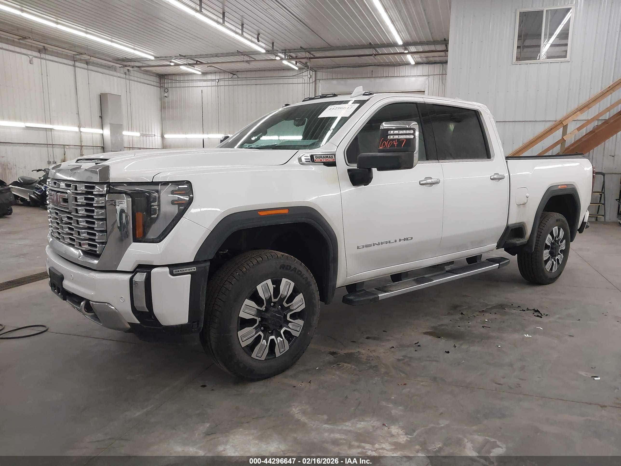 GMC SIERRA image 2