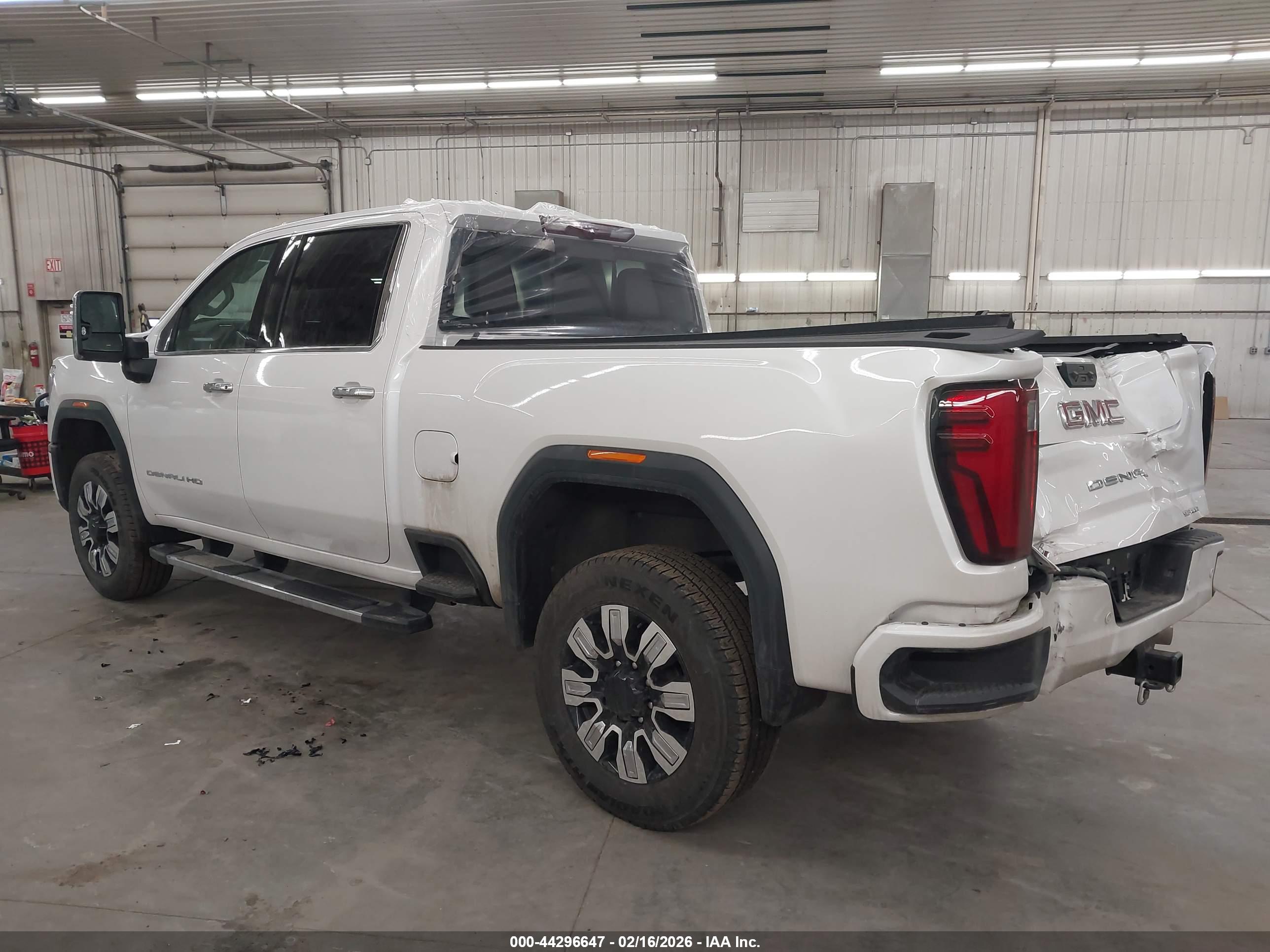 GMC SIERRA image 3