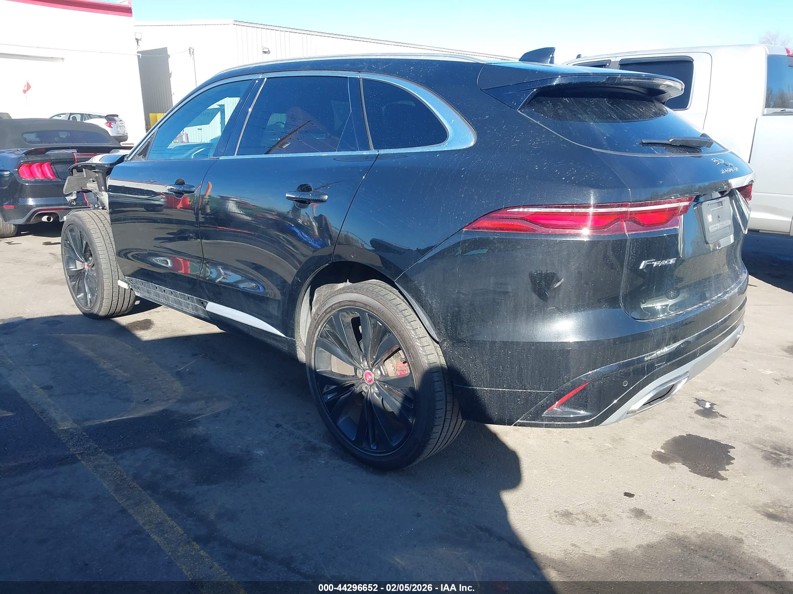 JAGUAR F-PACE image 3