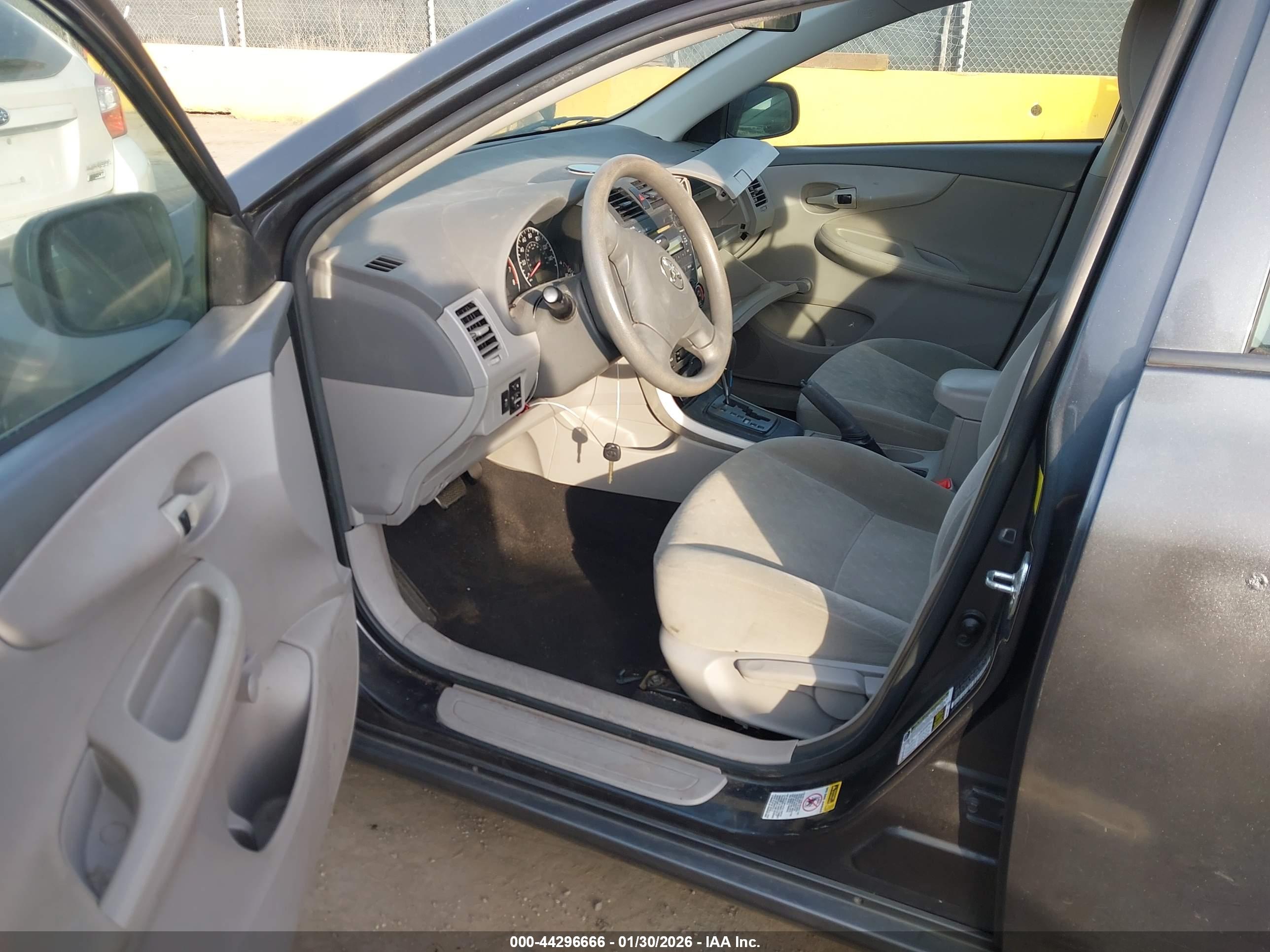 TOYOTA COROLLA image 5