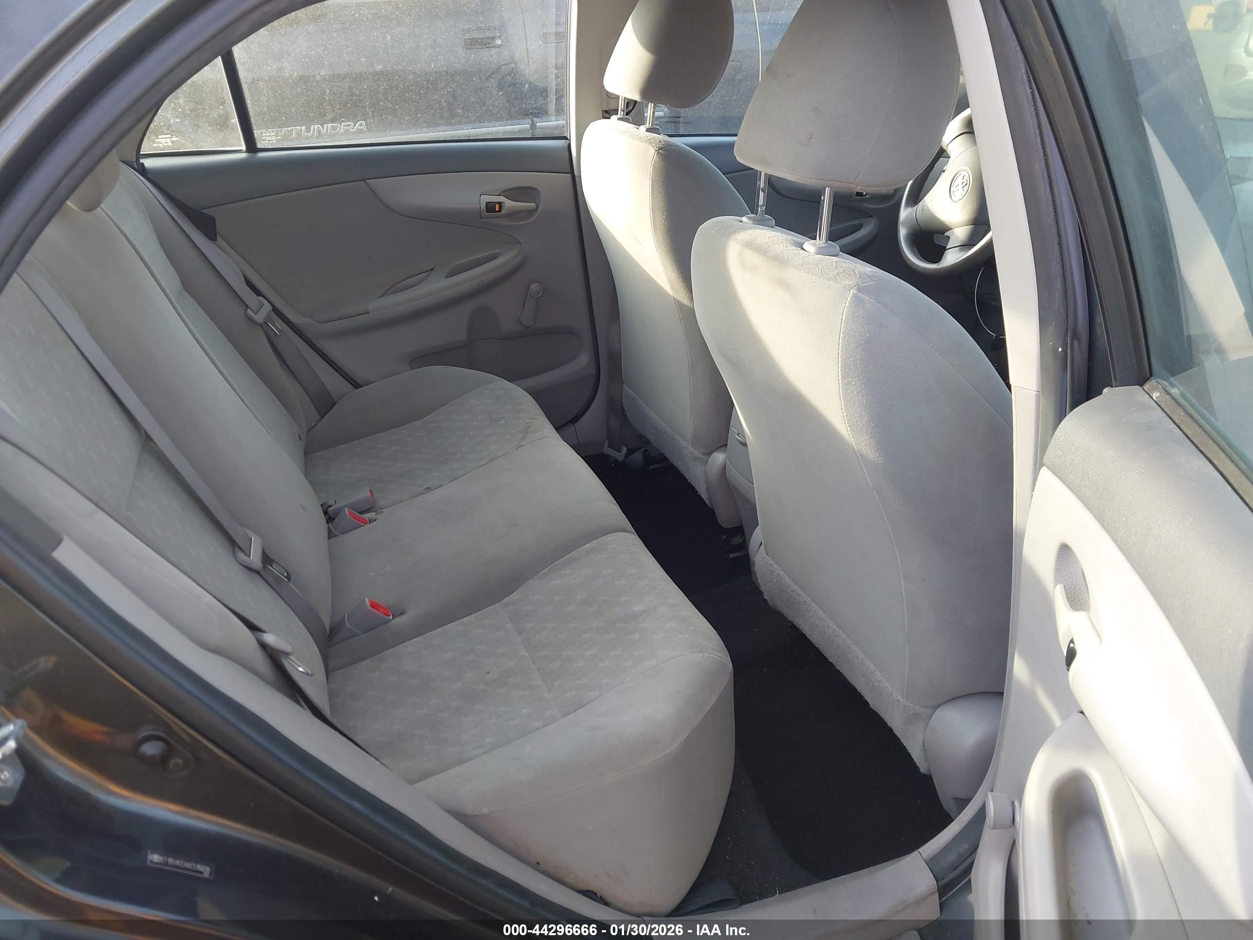 TOYOTA COROLLA image 8