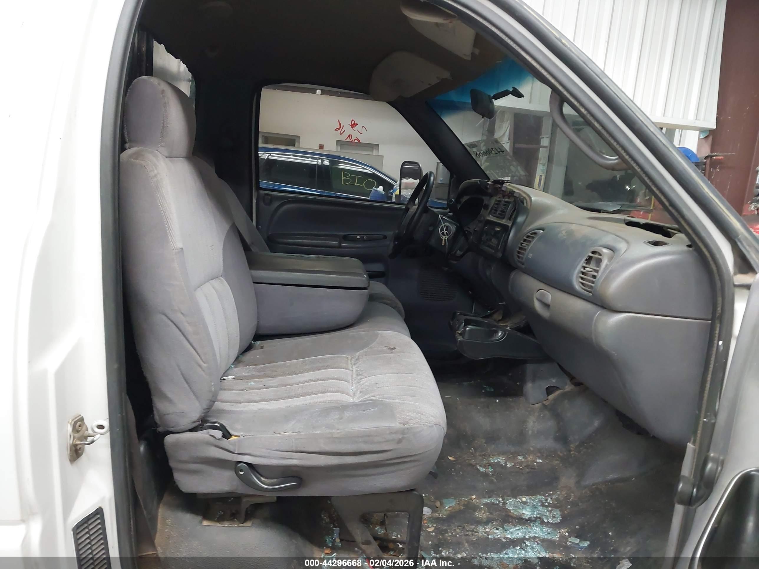 DODGE RAM image 7