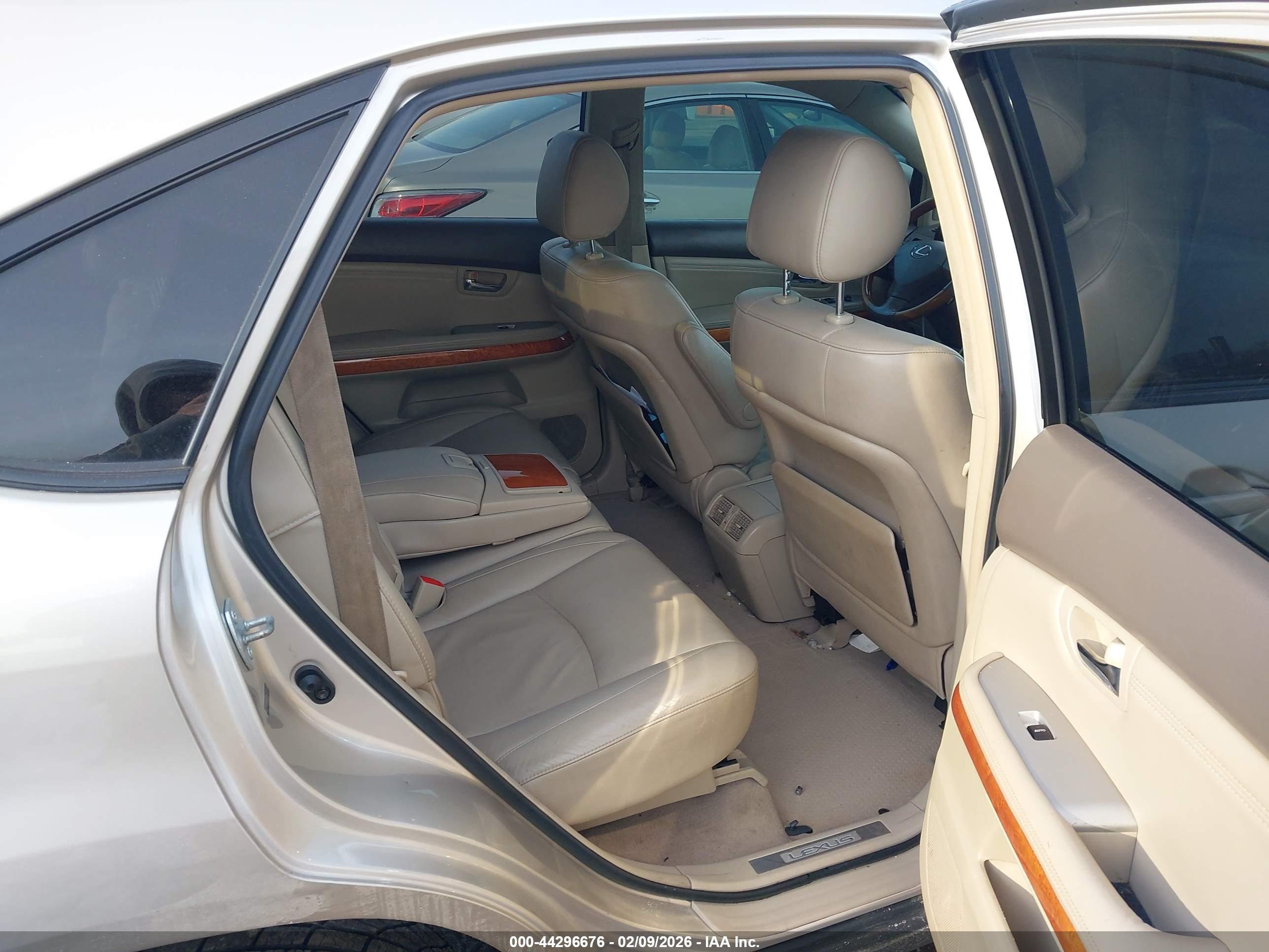 LEXUS RX image 8