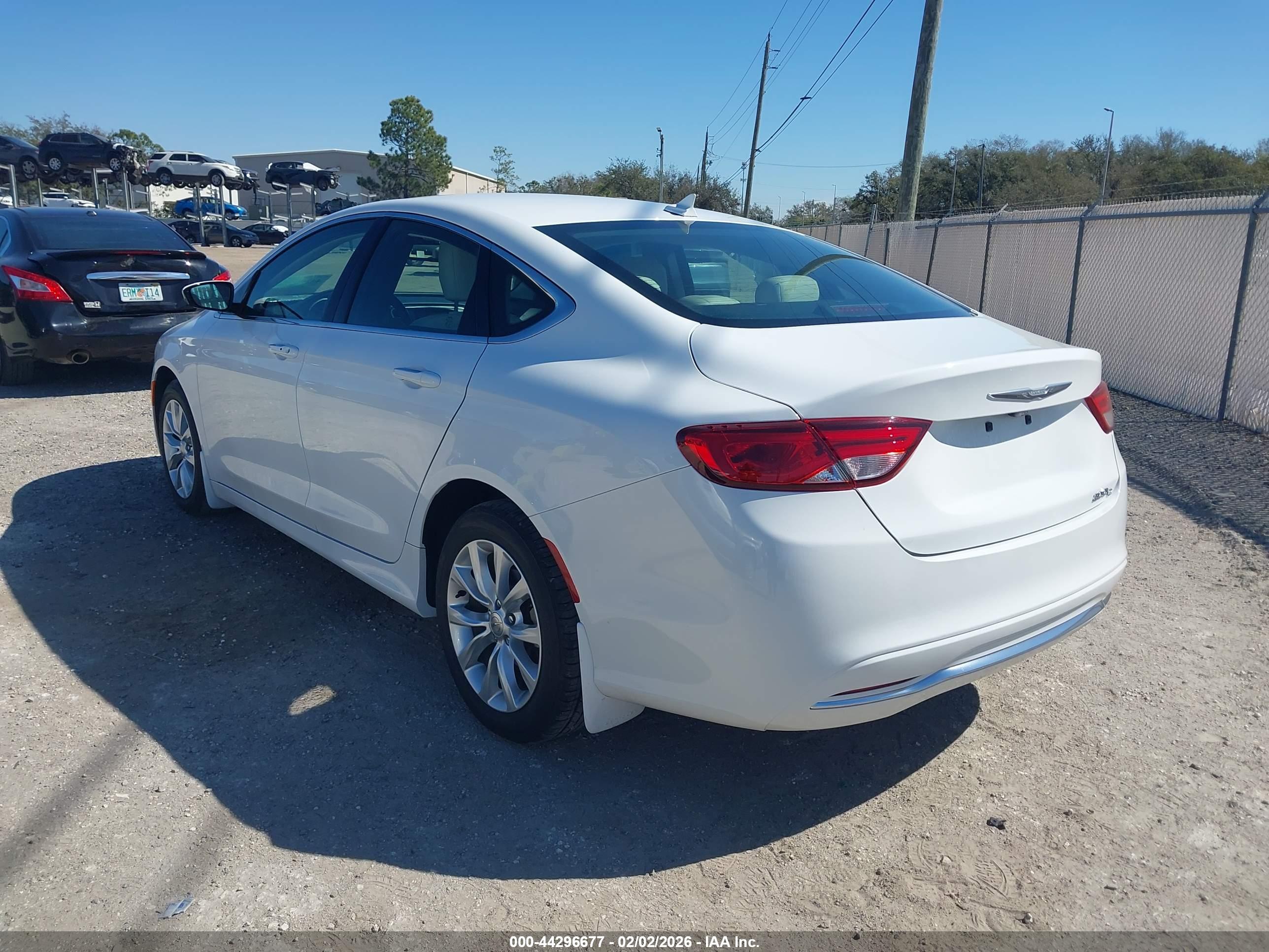 CHRYSLER 200 image 3