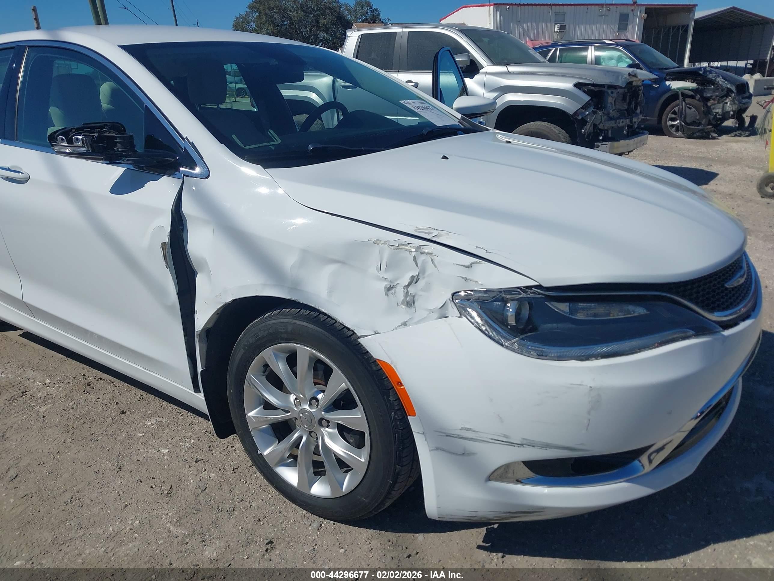 CHRYSLER 200 image 6