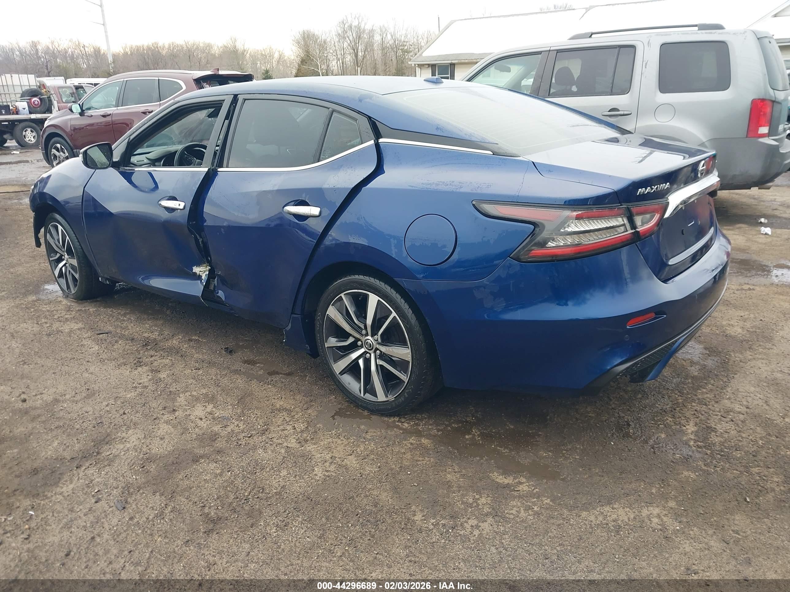 NISSAN MAXIMA image 3