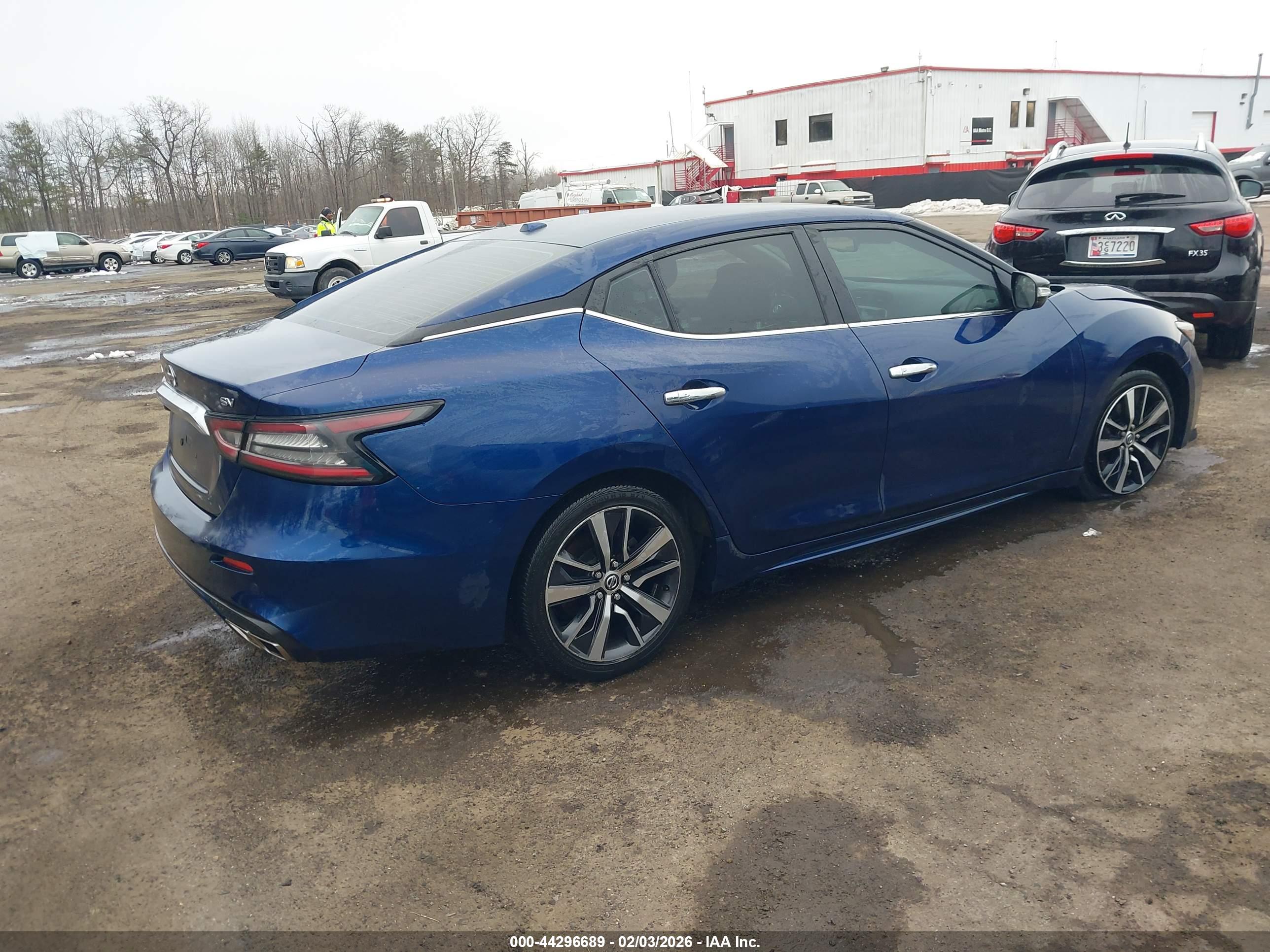 NISSAN MAXIMA image 4
