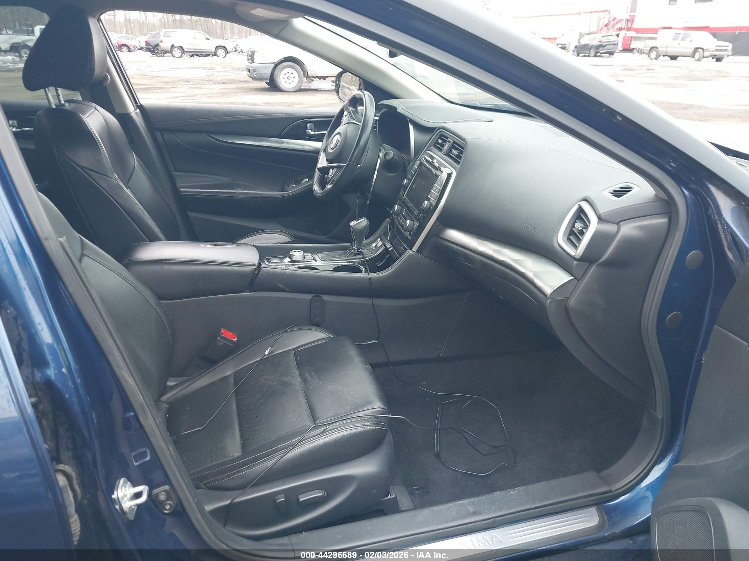 NISSAN MAXIMA image 5