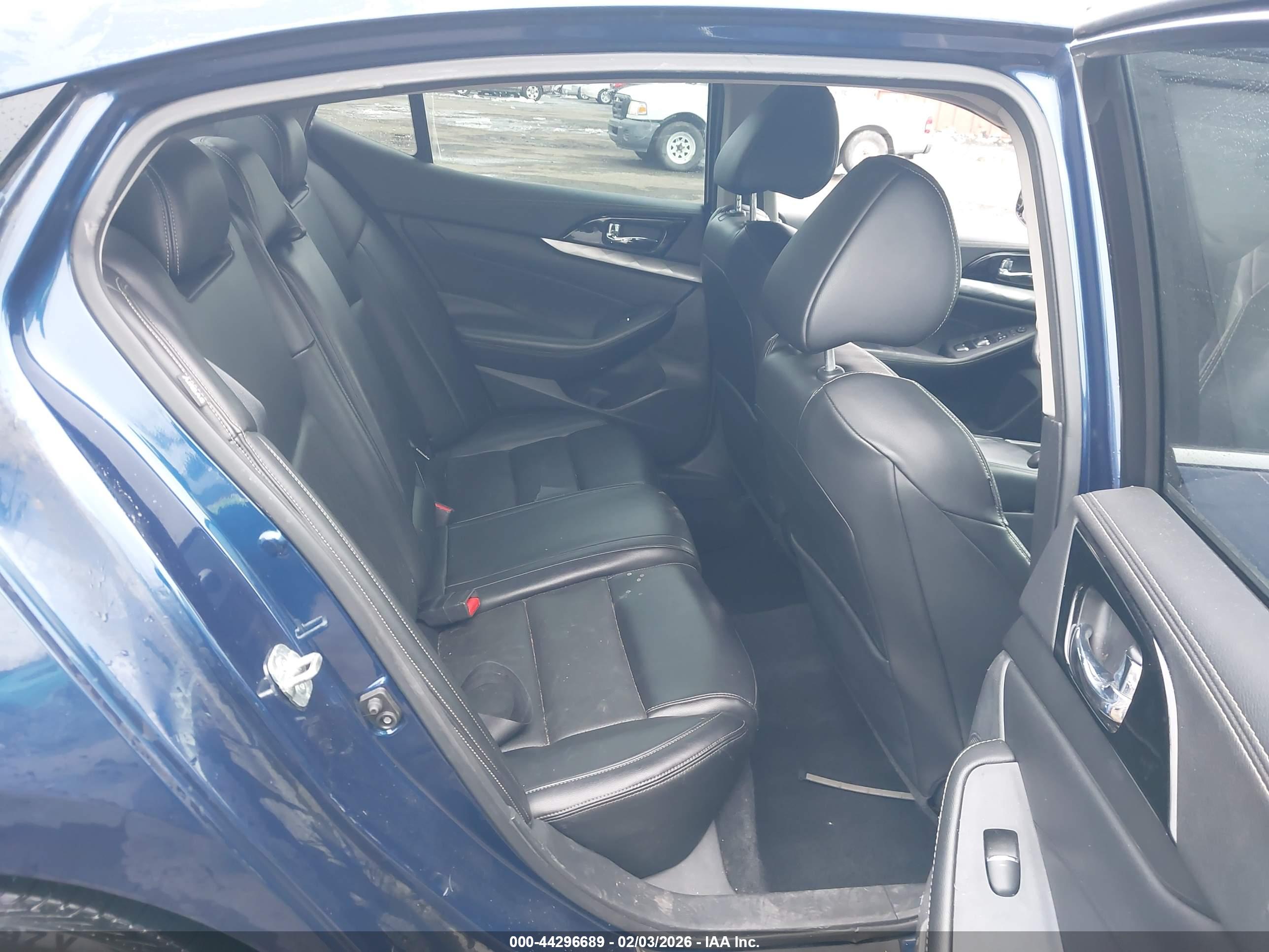 NISSAN MAXIMA image 8