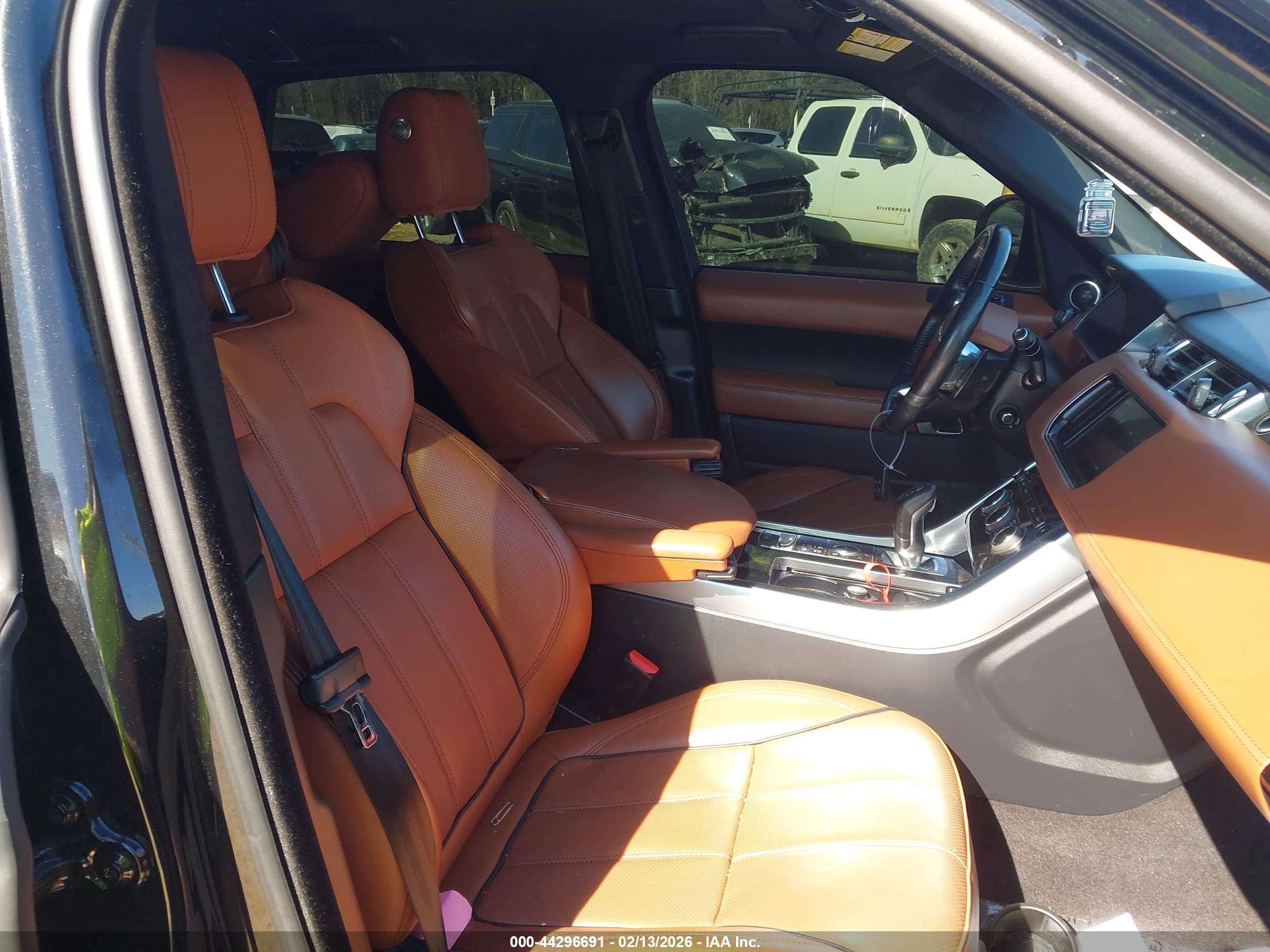 LAND ROVER image 5