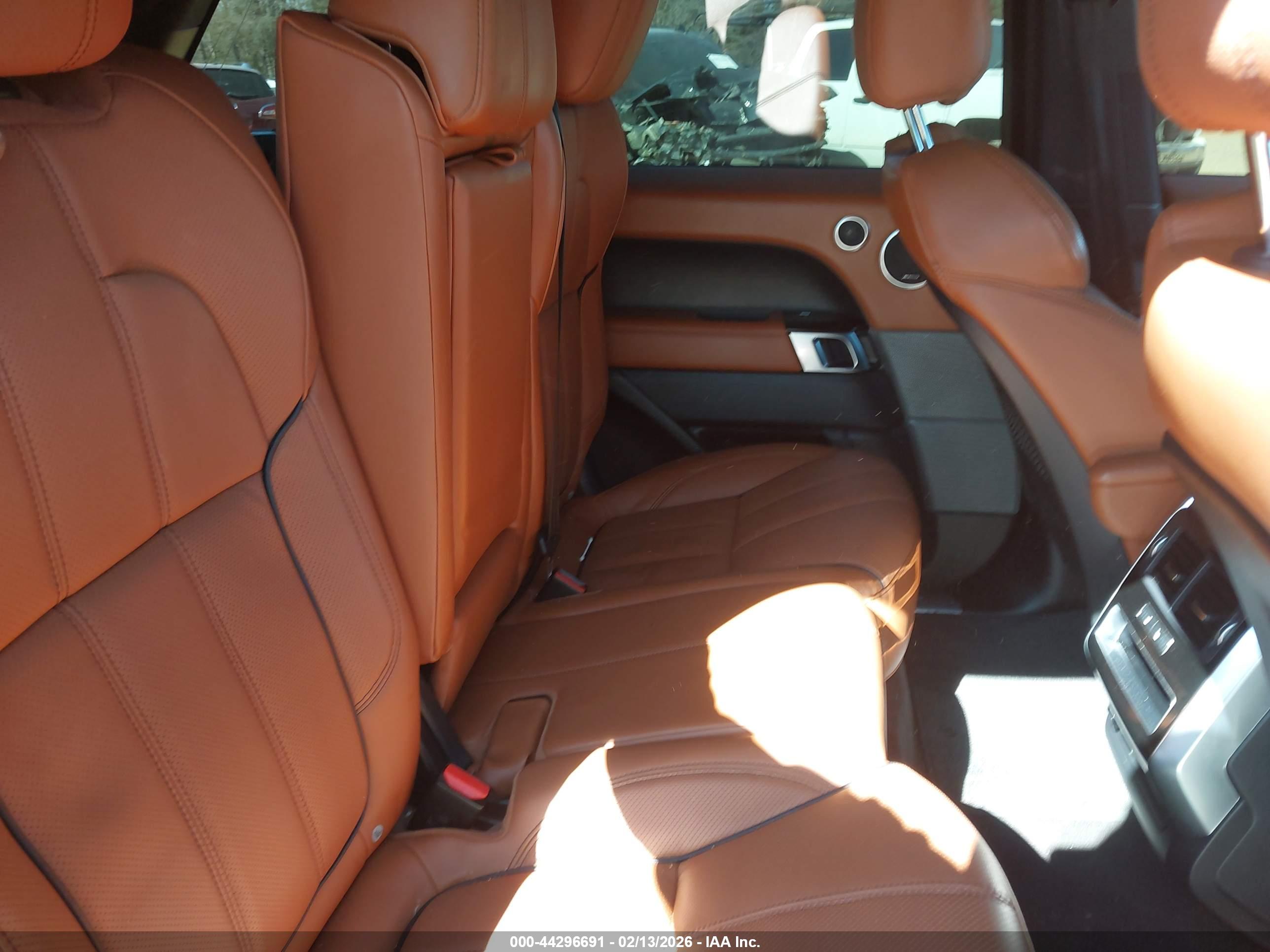 LAND ROVER image 8
