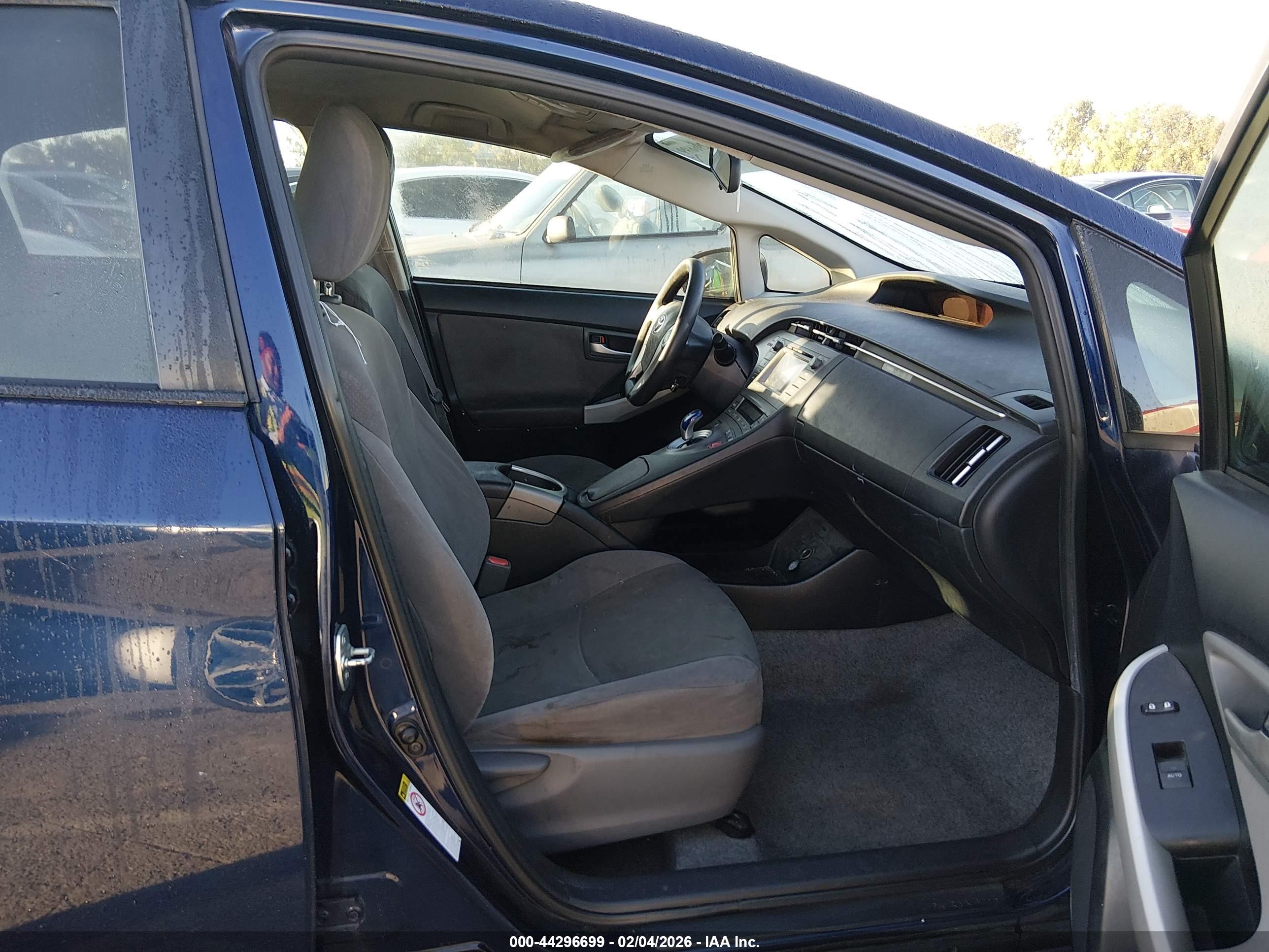 TOYOTA PRIUS image 5