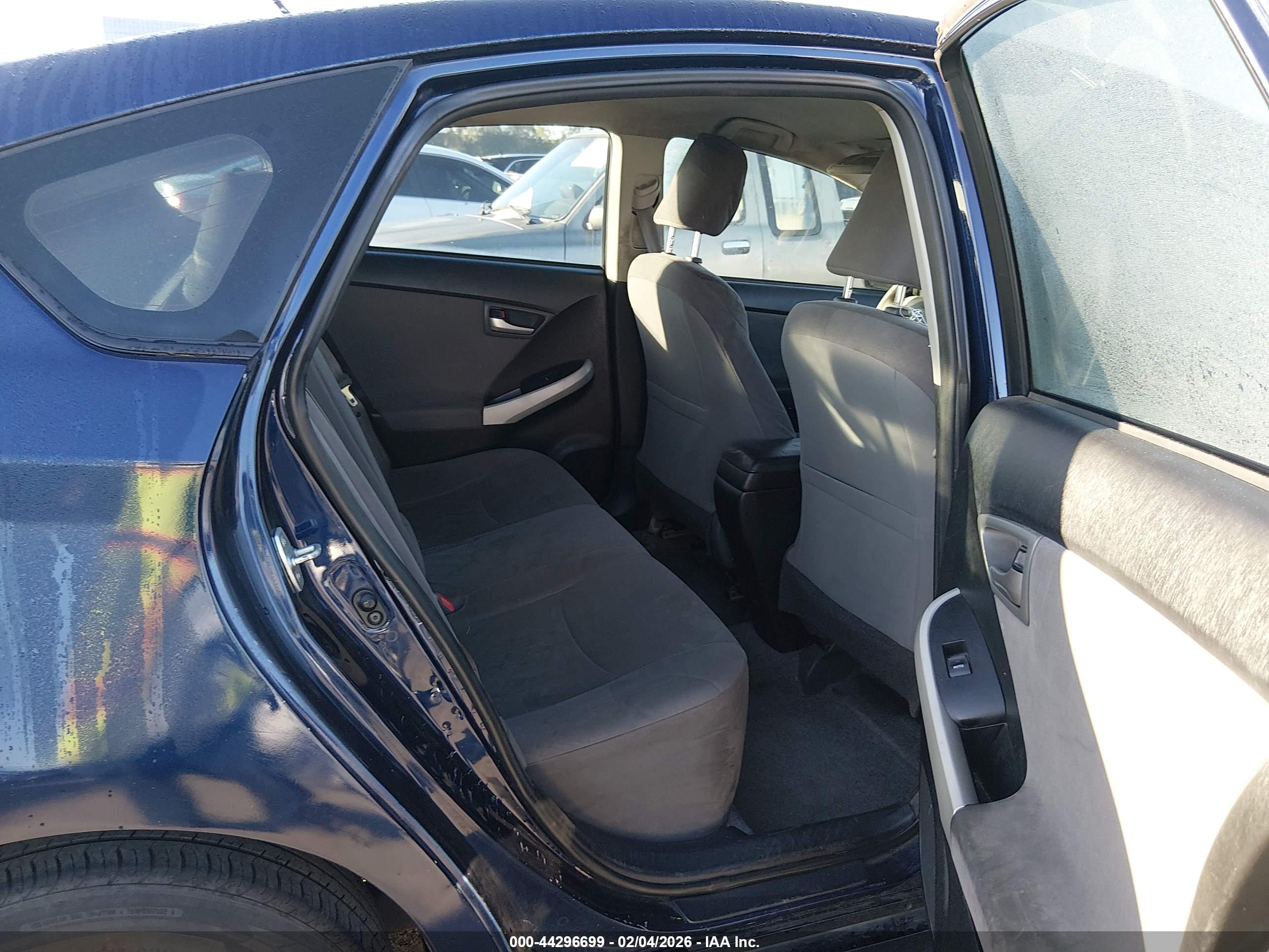 TOYOTA PRIUS image 8