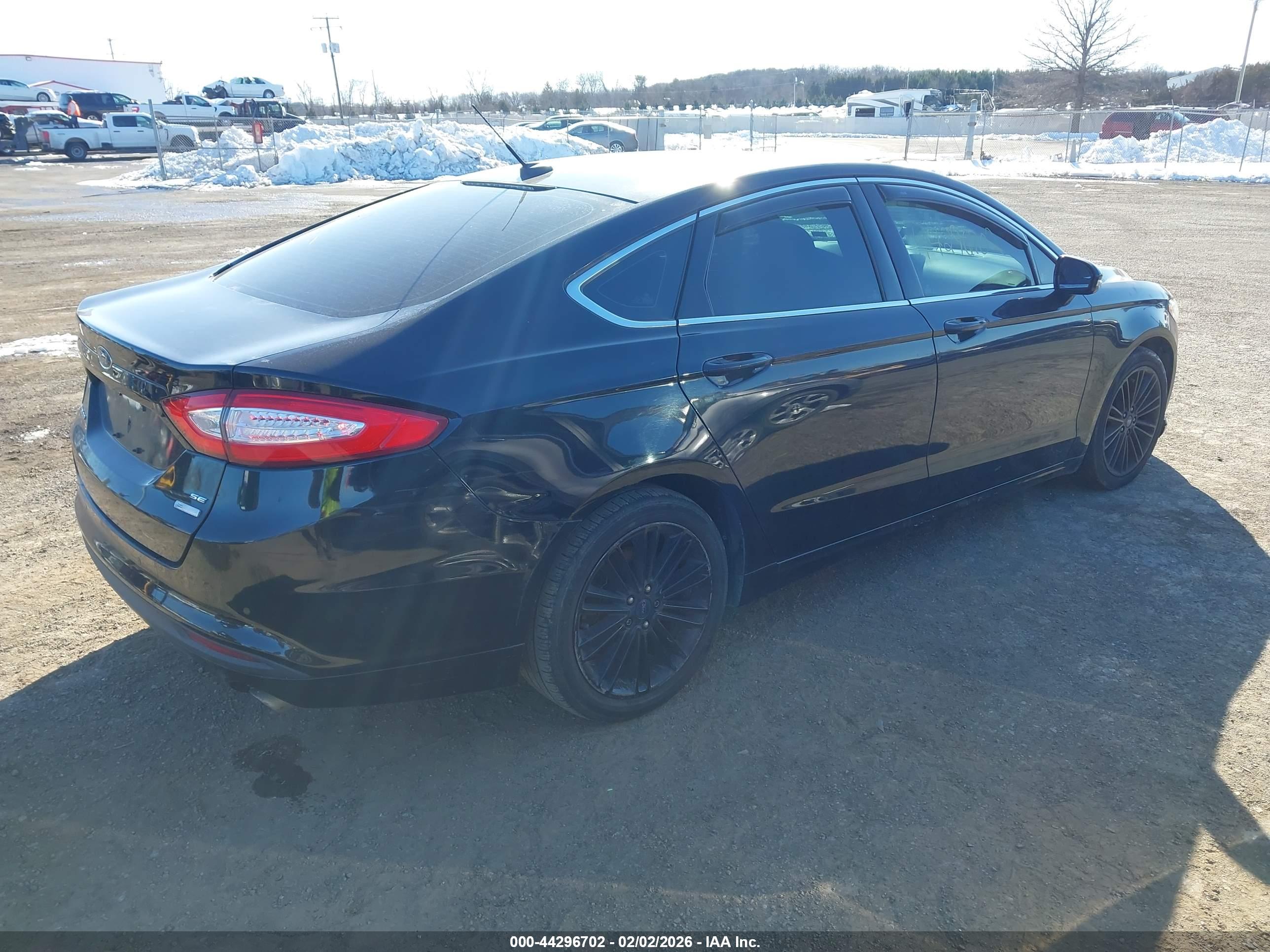 FORD FUSION image 4