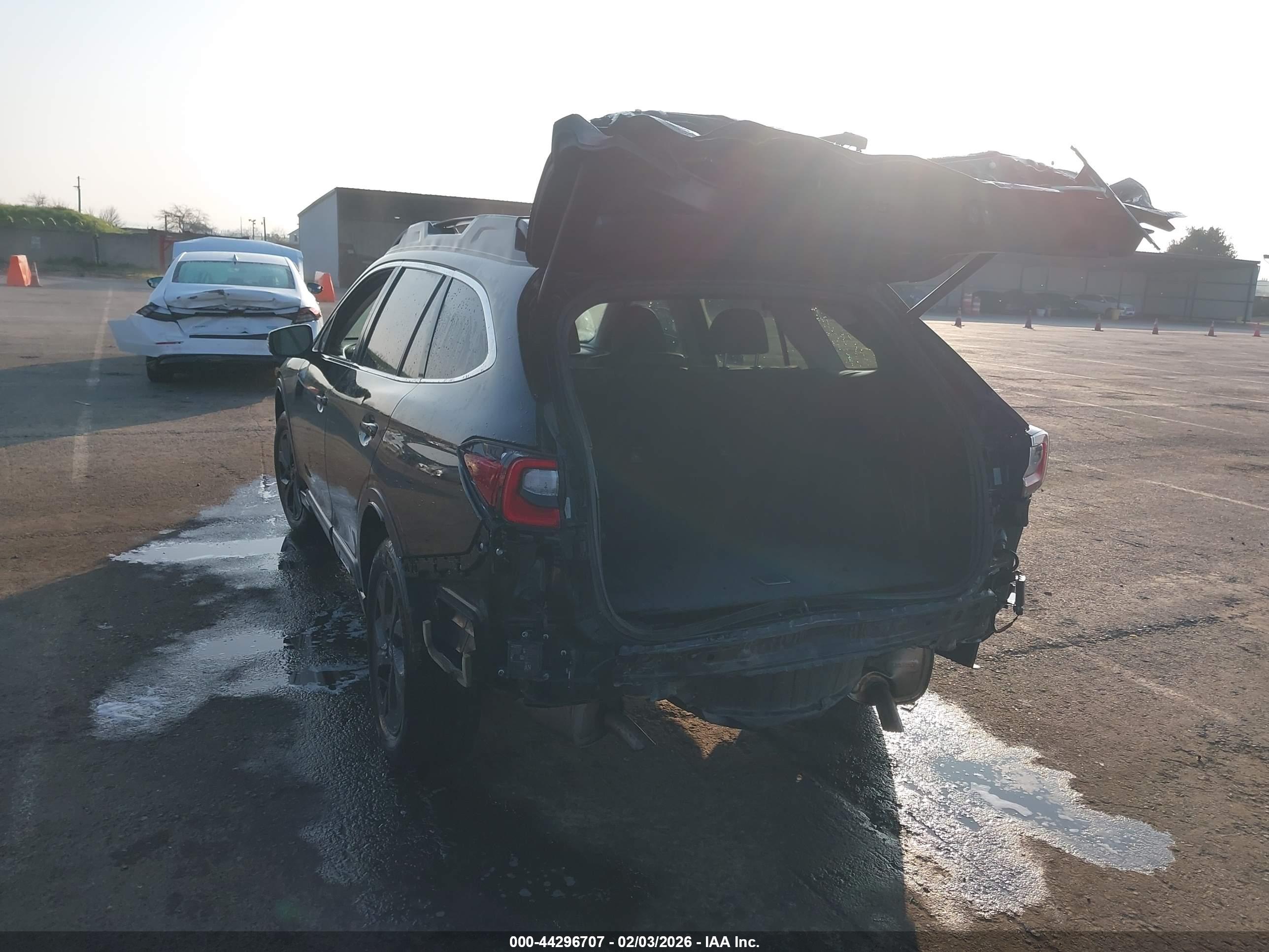 SUBARU OUTBACK image 3