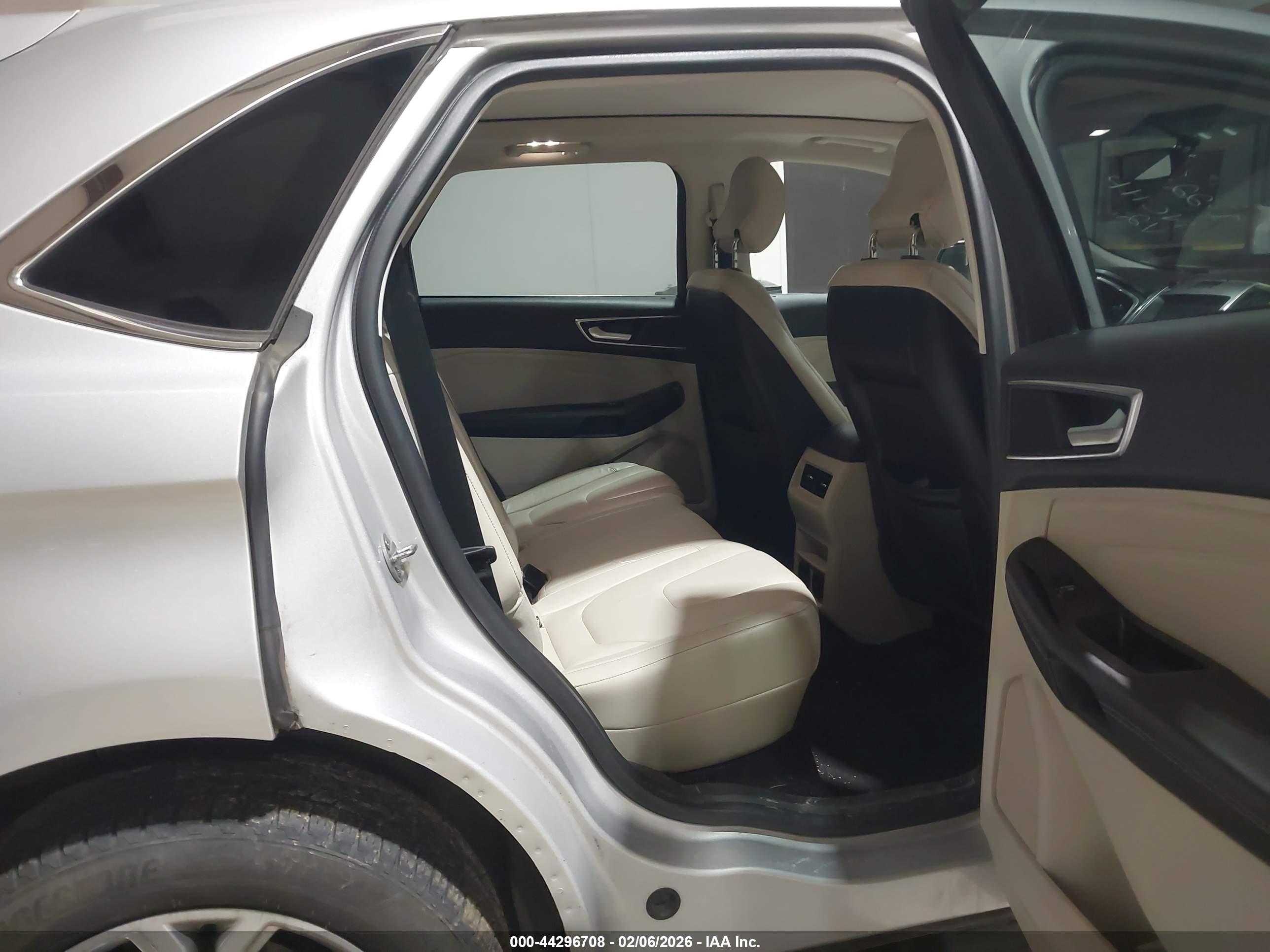 FORD EDGE image 8