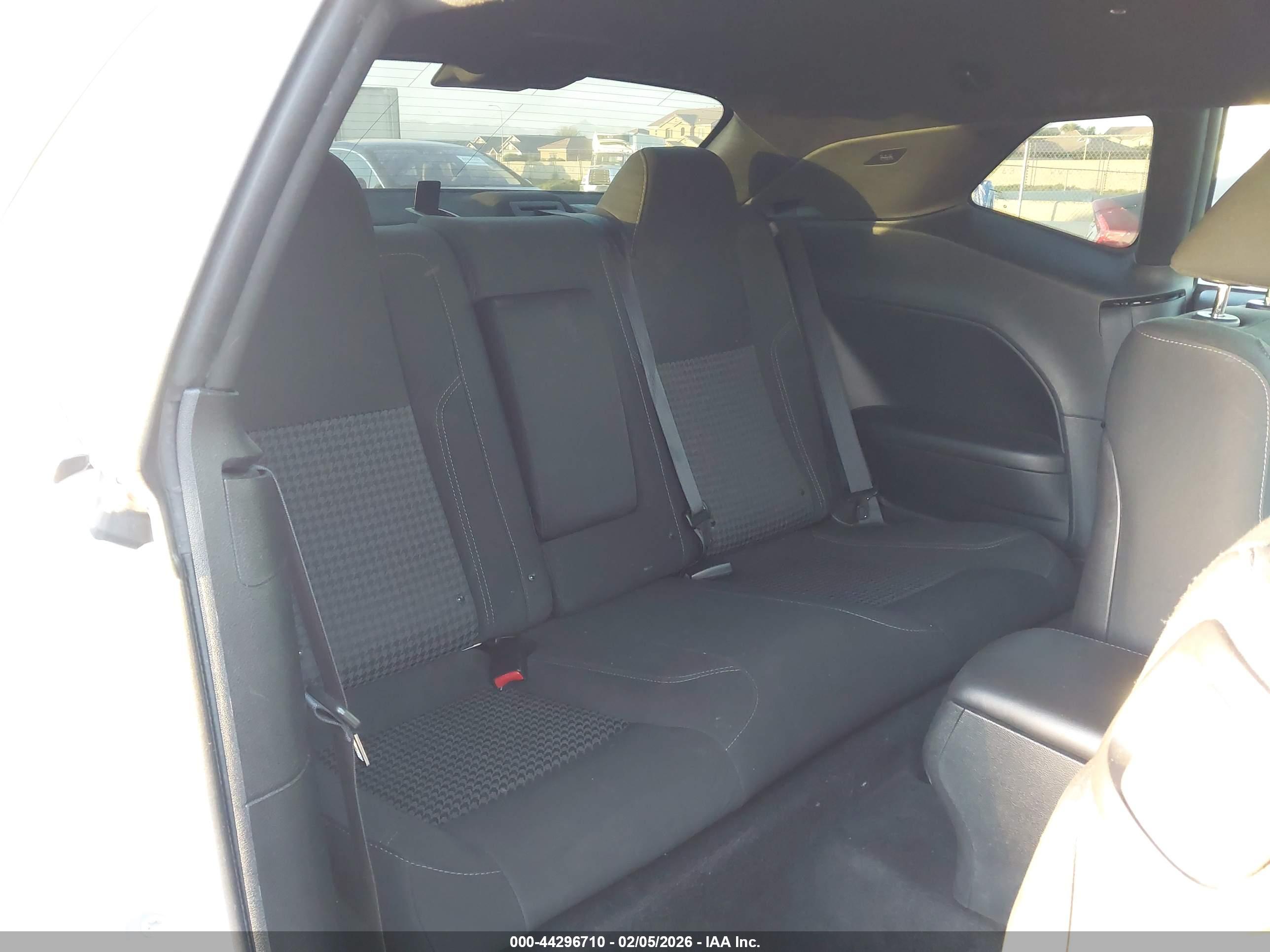 DODGE CHALLENGER image 8