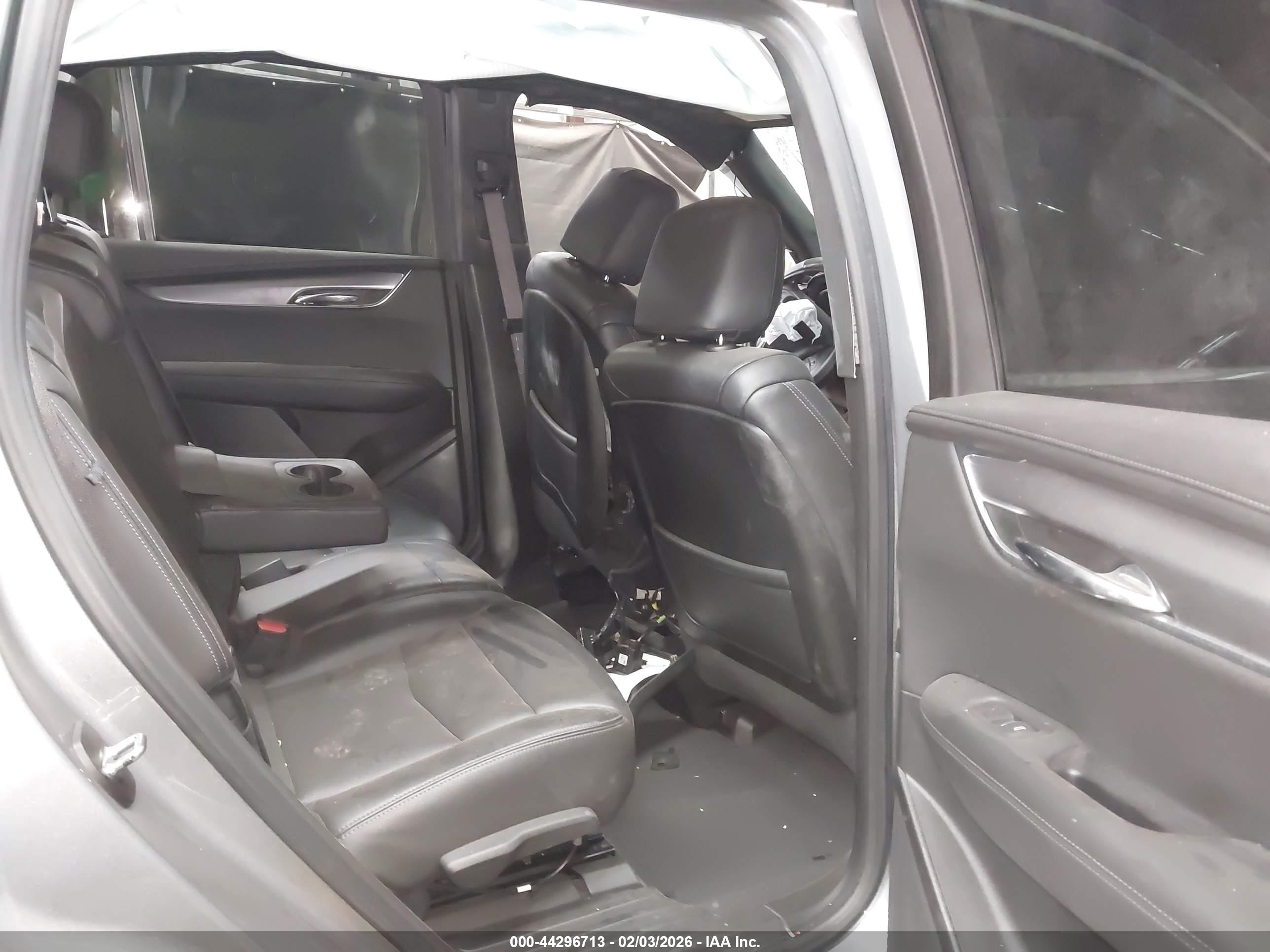 CADILLAC XT6 image 8