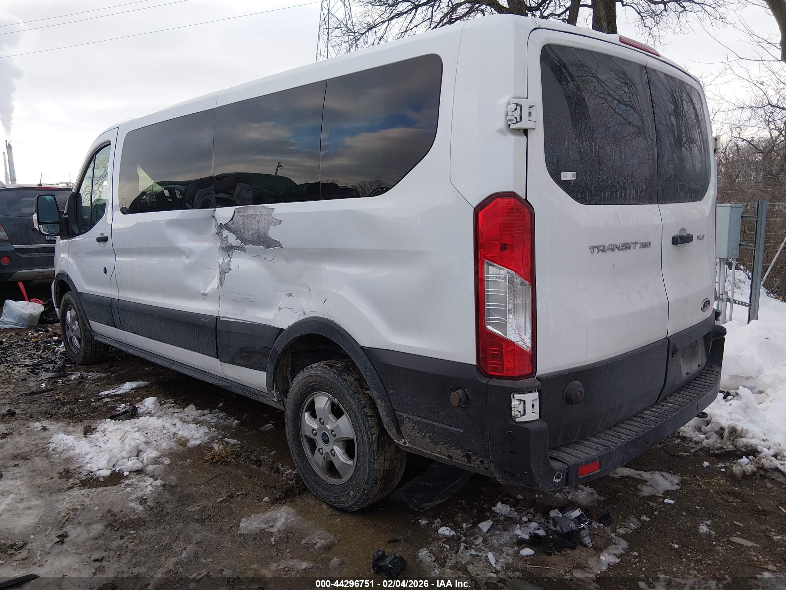 FORD TRANSIT-350 image 3