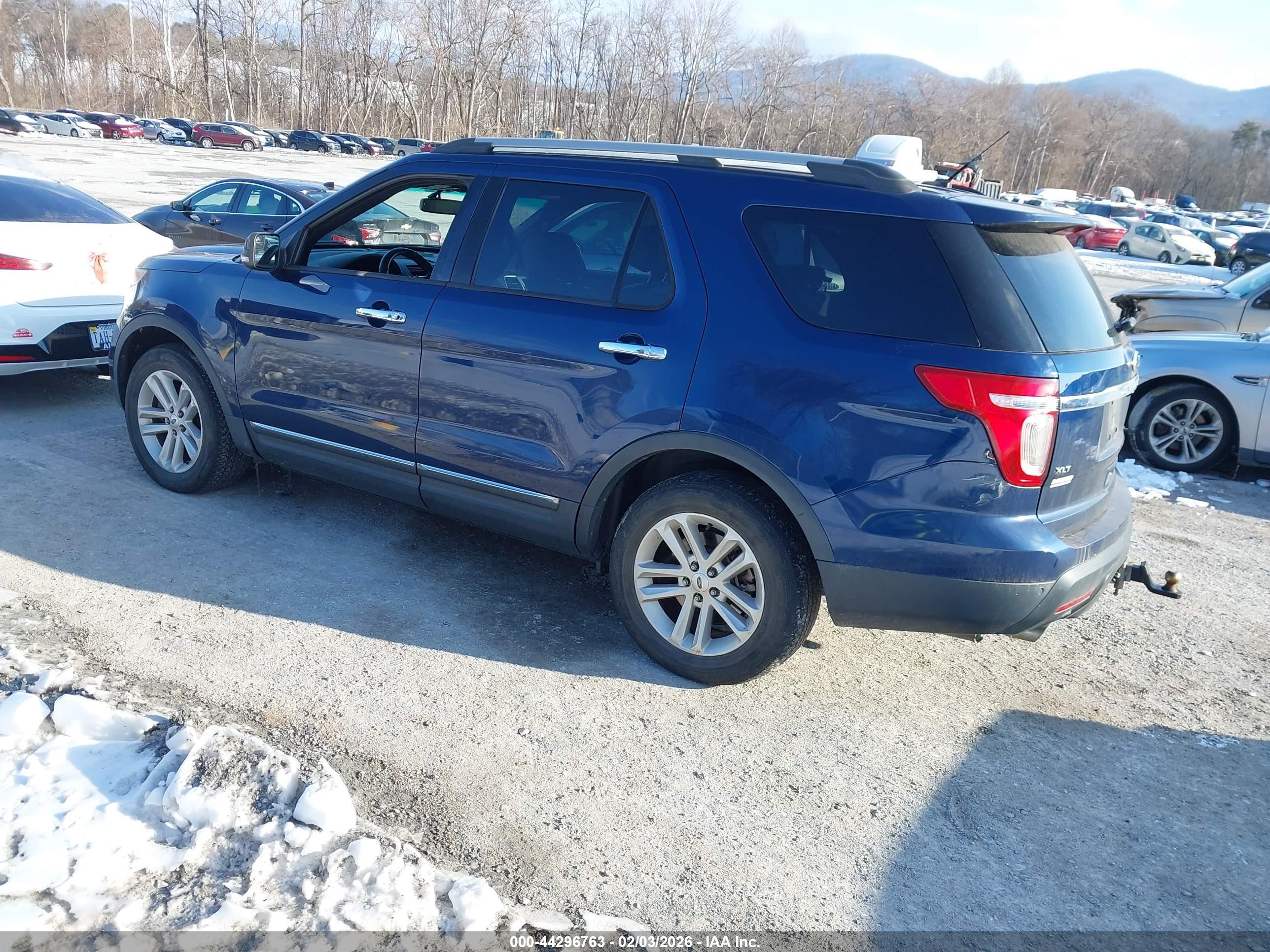 FORD EXPLORER image 3