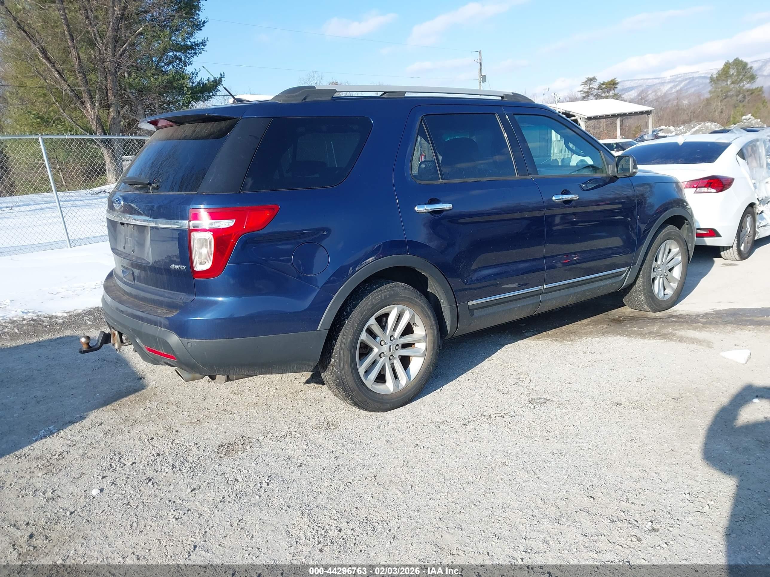 FORD EXPLORER image 4